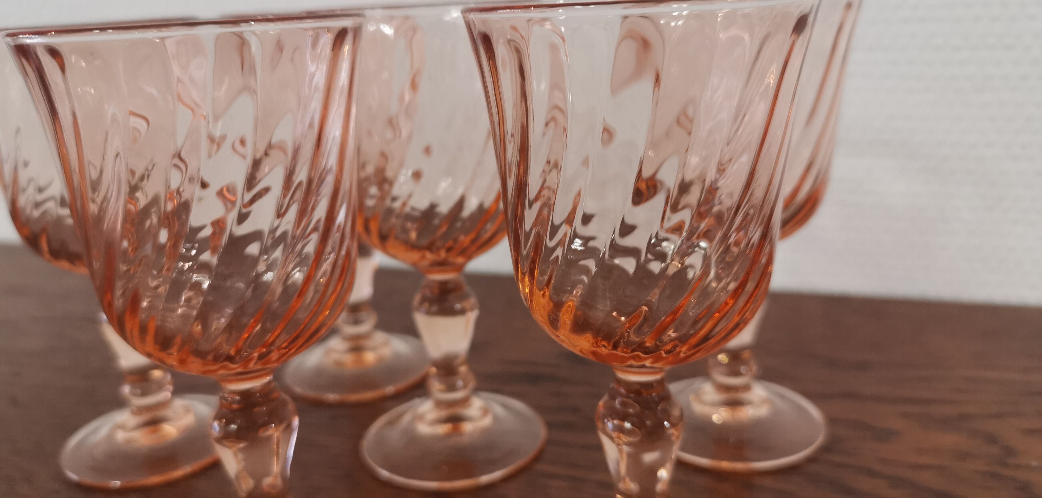 Set of 6 pink twisted white wine glasses "Rosaline" Luminarc France