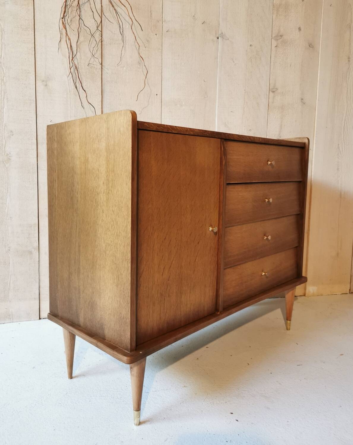 Chest of drawers with 1 door and 4 drawers