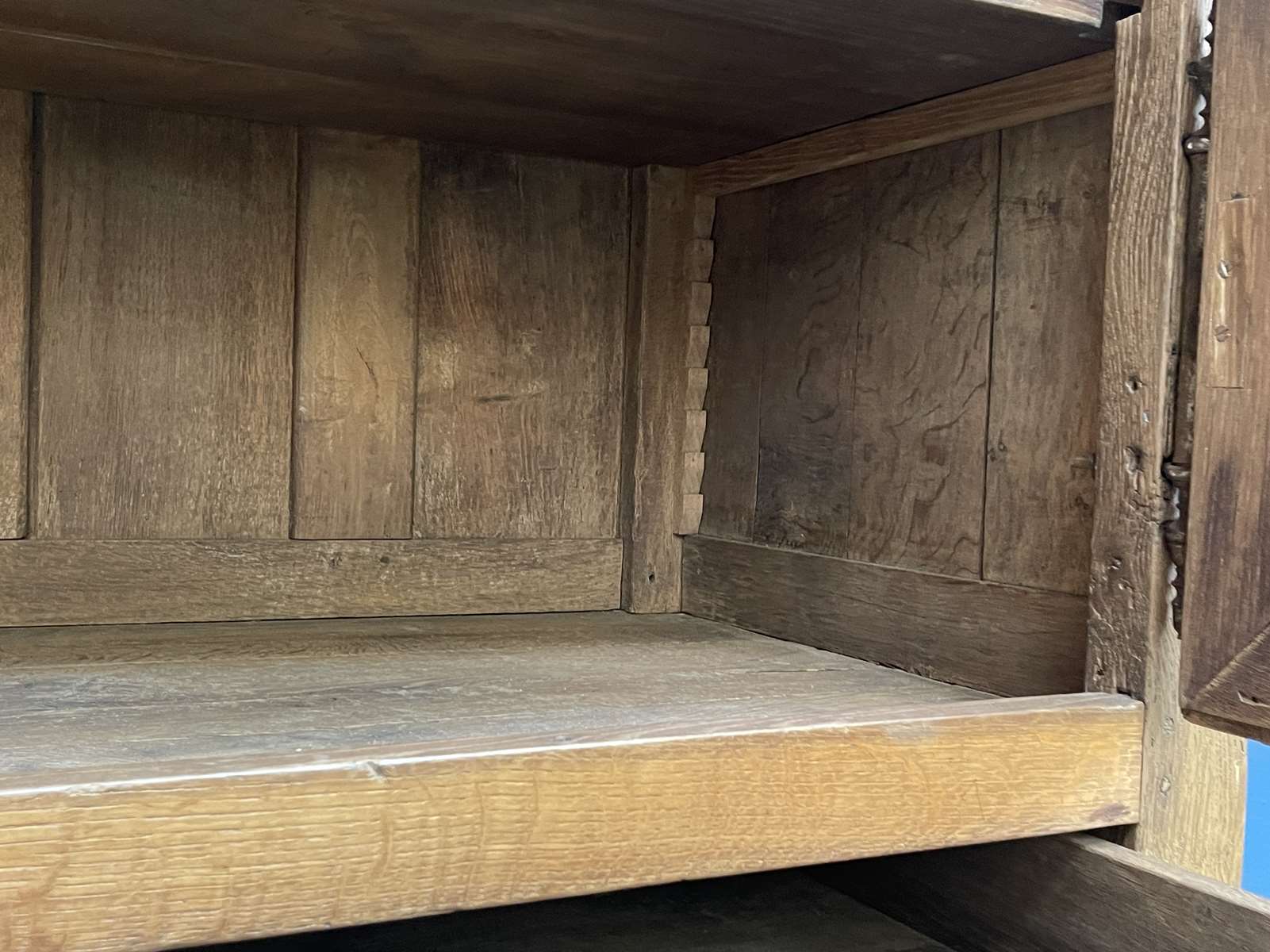 Sideboard 4 doors of the eighteenth in raw oak