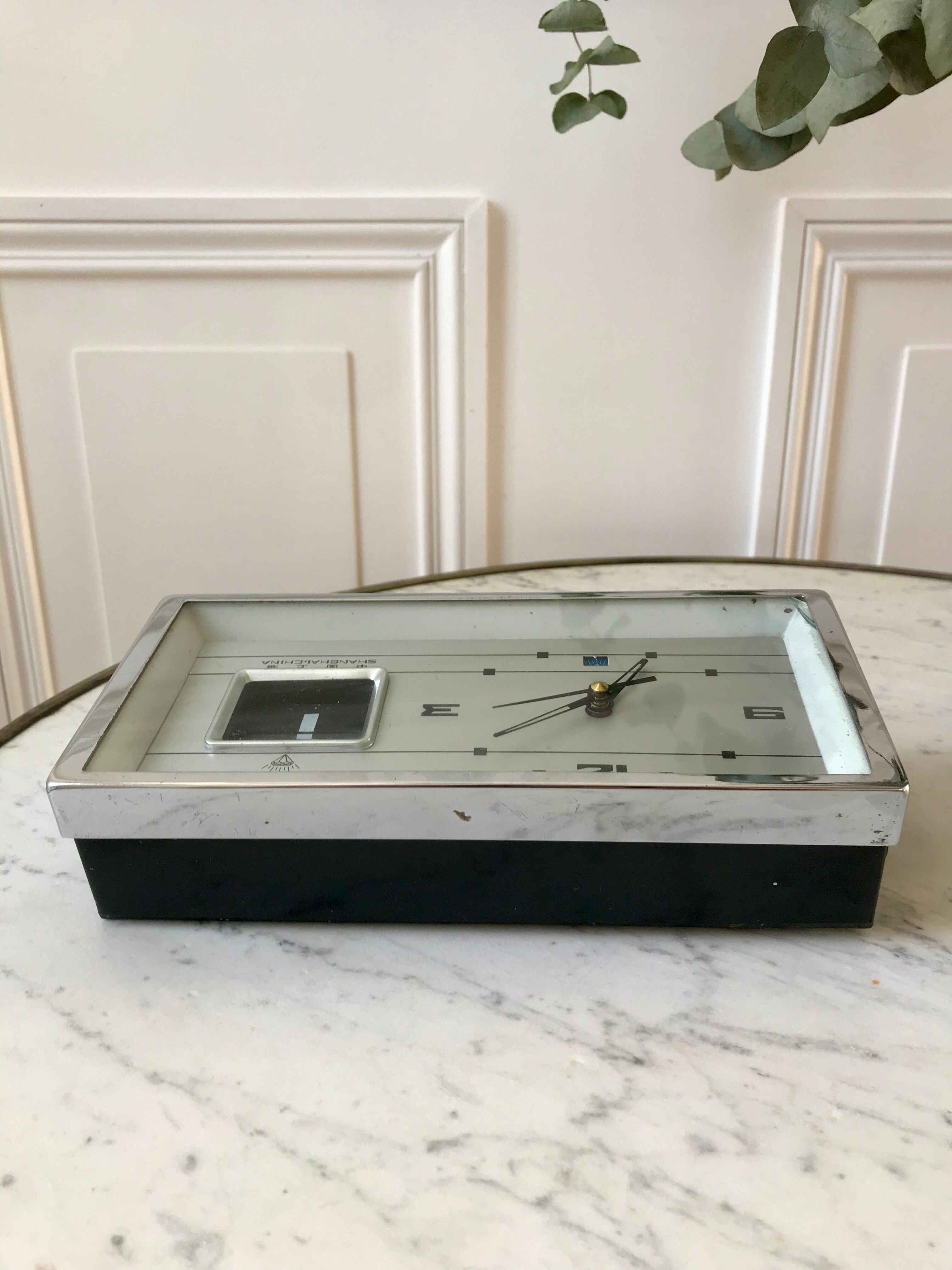 Vintage alarm clock Shanghai China Diamond 70s