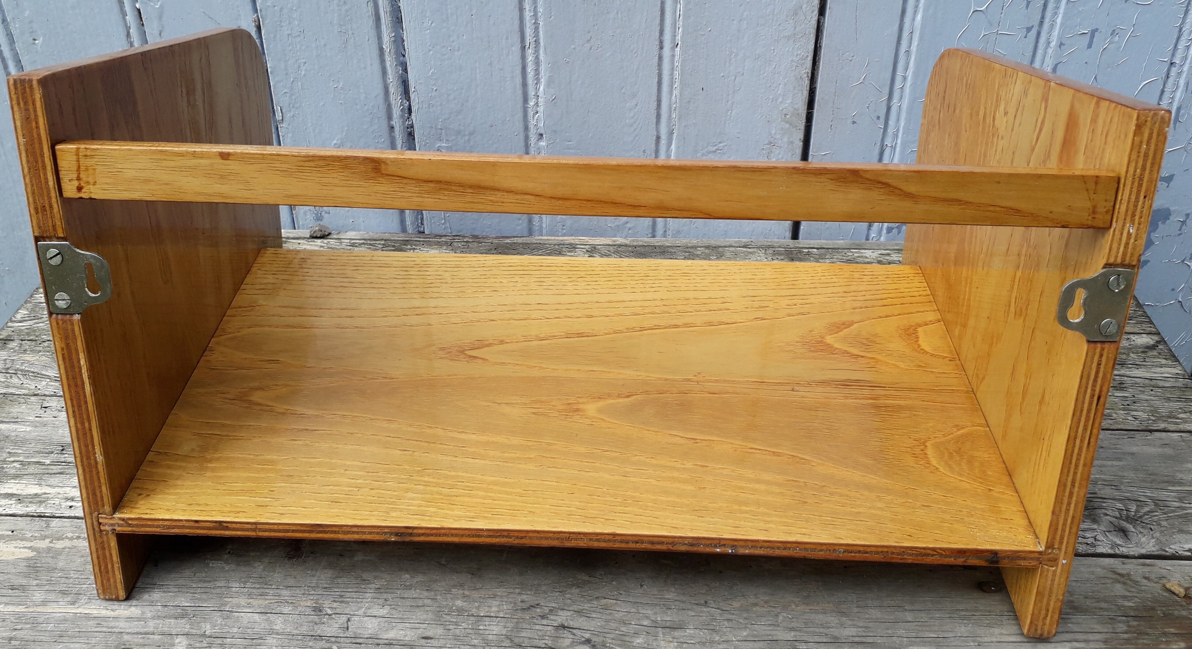 Étagere de bateau en bois