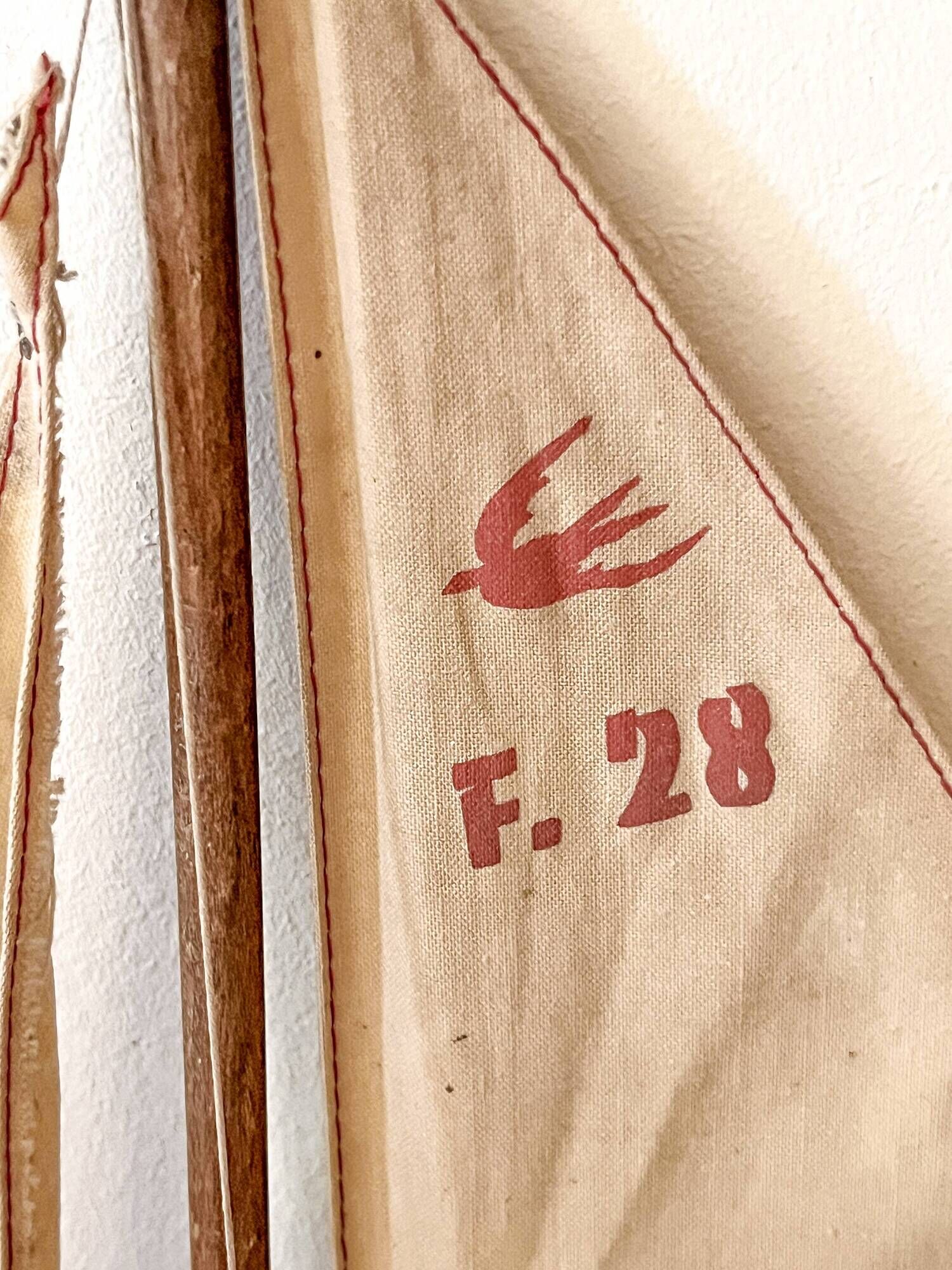 Basin sailing boat, F28 VP30 model from the French brand Giraud Sauveur.