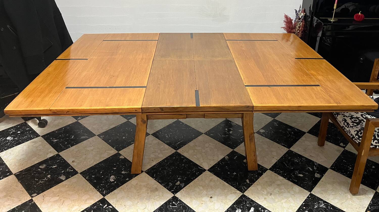 Table and 8 indoor chairs, colonial house, 1990.