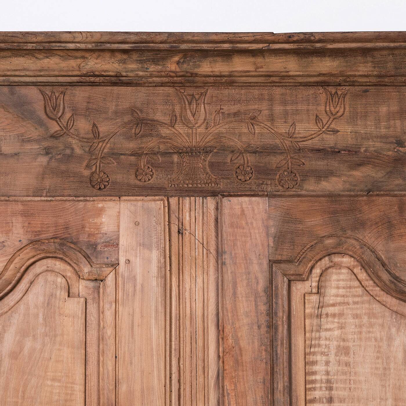 Armoire ou garde-robe ancienne française Louis XV du XIXe siècle