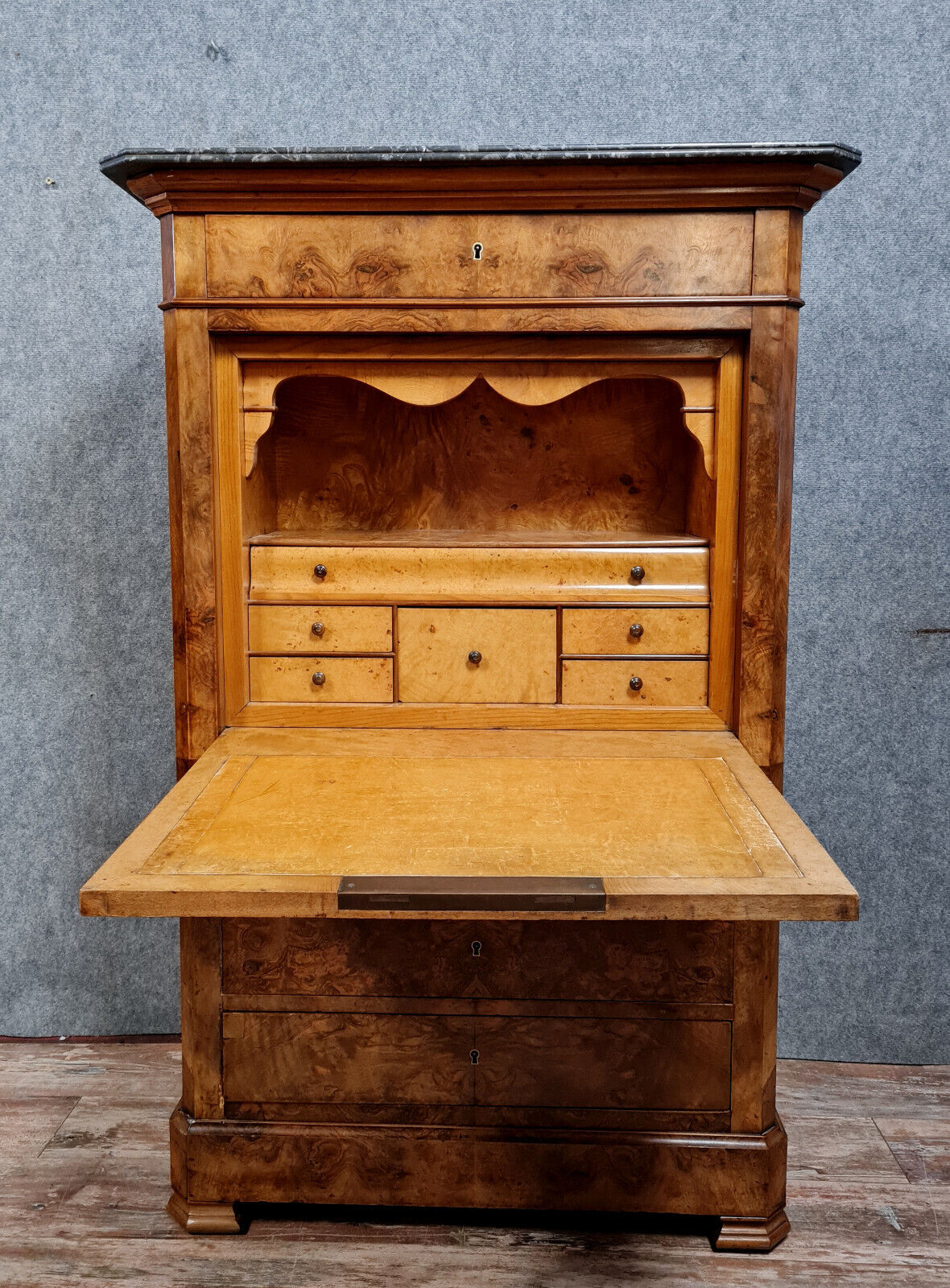Secretary Louis Philippe in walnut bramble around 1830