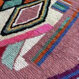 Berber Boujad rug in wool – A graphic and colourful piece