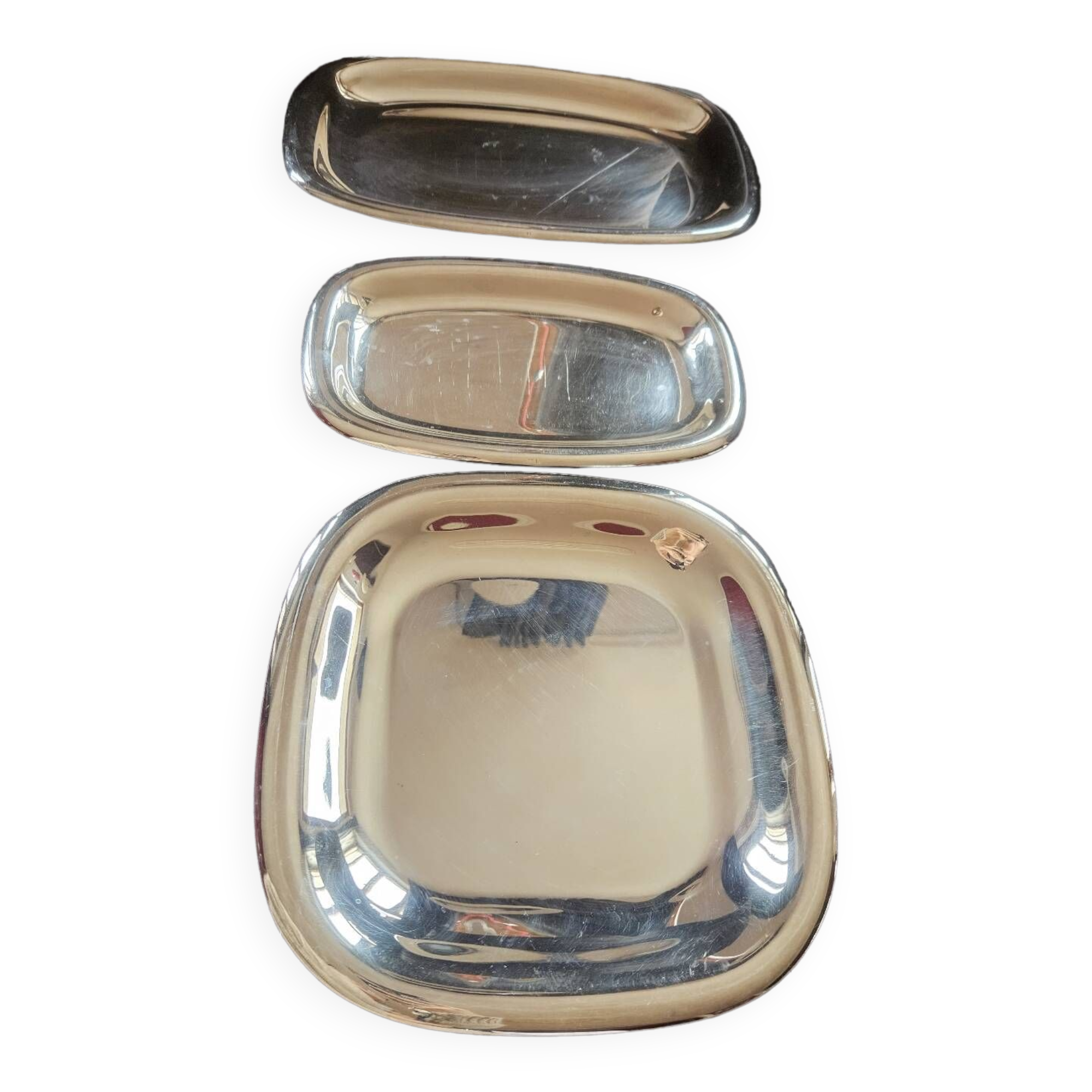 Set of silver dishes