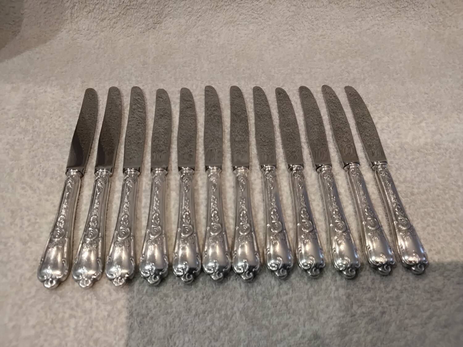 12 silver-plated dessert knives by silversmith Florian Frionnet, 21.2cm