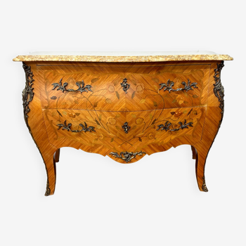 Commode galbé de style louis XV