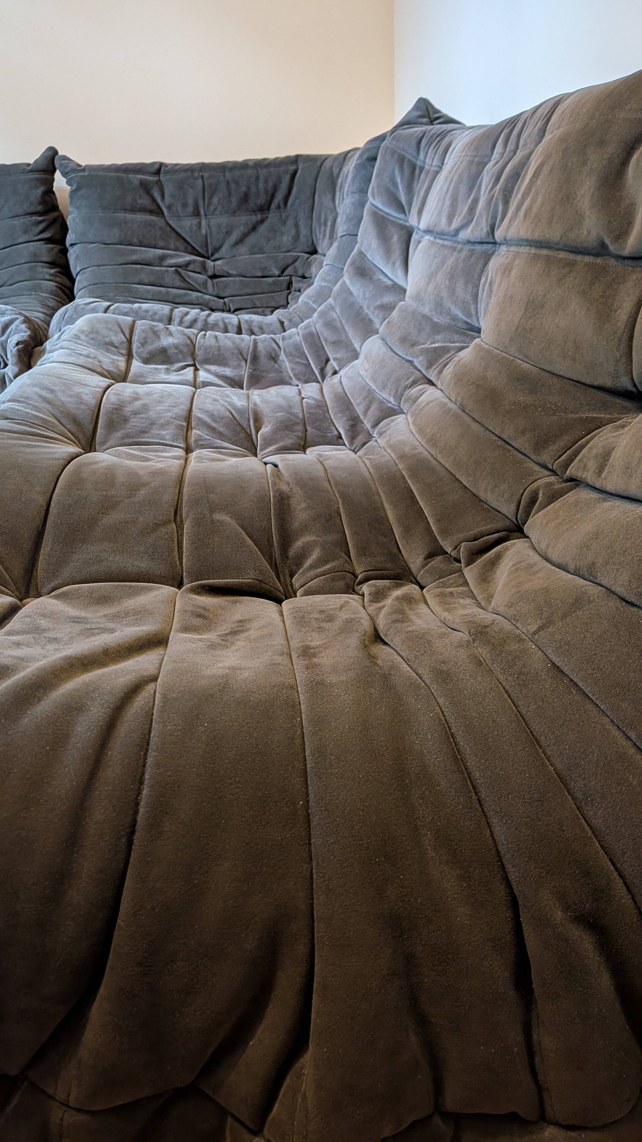 Canapé Togo angle Ligne Roset – Alcantara anthracite