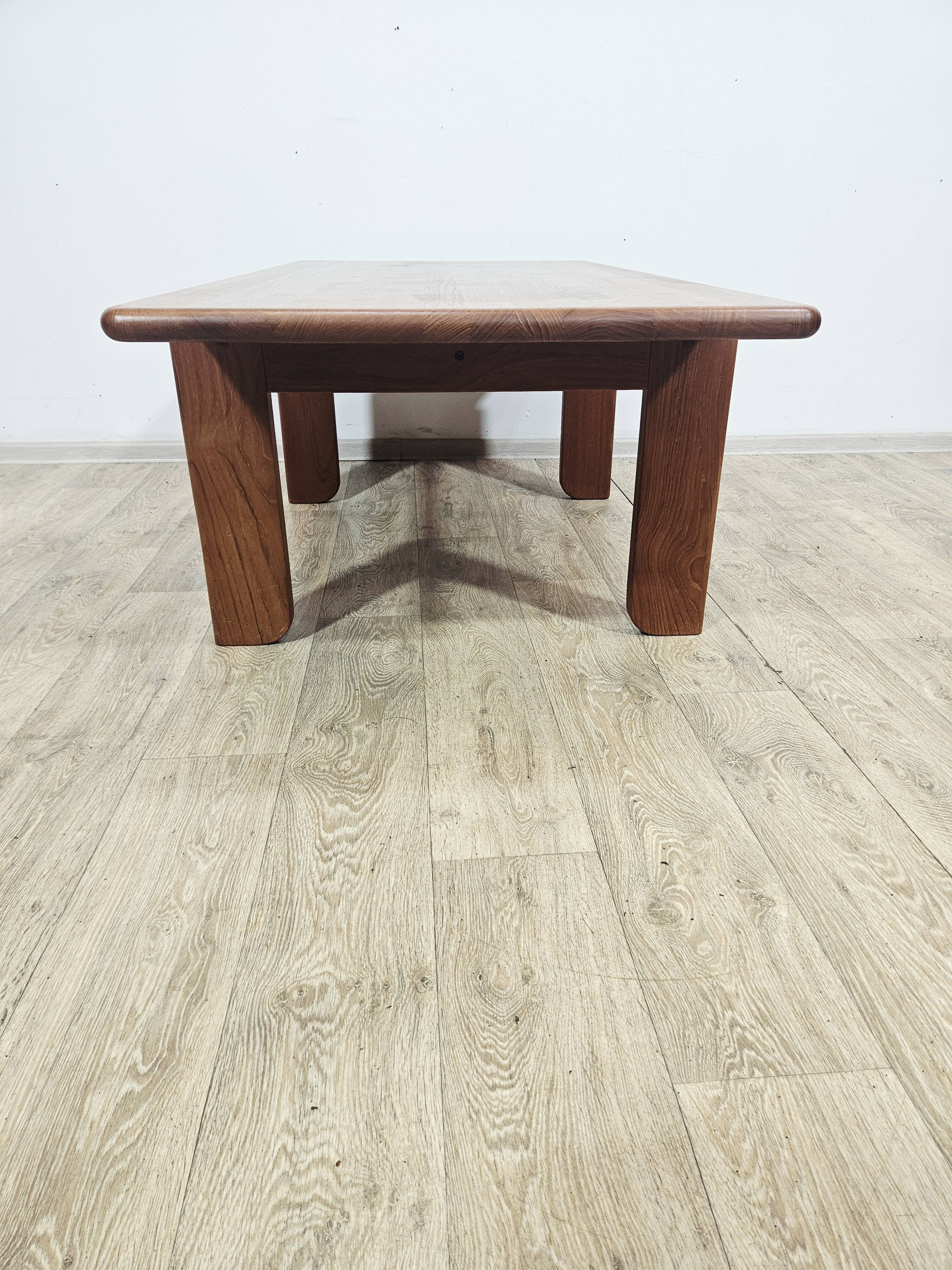Table basse en teck massif danois / Style Mid-Century Modern / Années 1970.