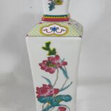 small famille rose vase in Chinese porcelain China