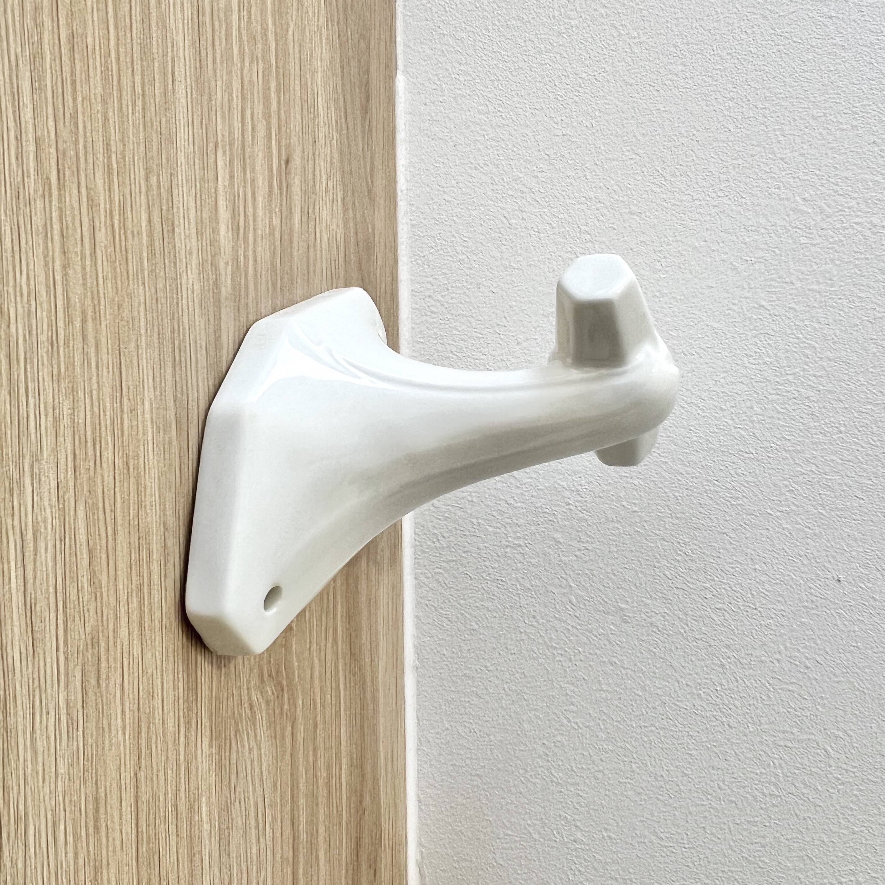 Patère, portemanteau en porcelaine de Limoges blanche