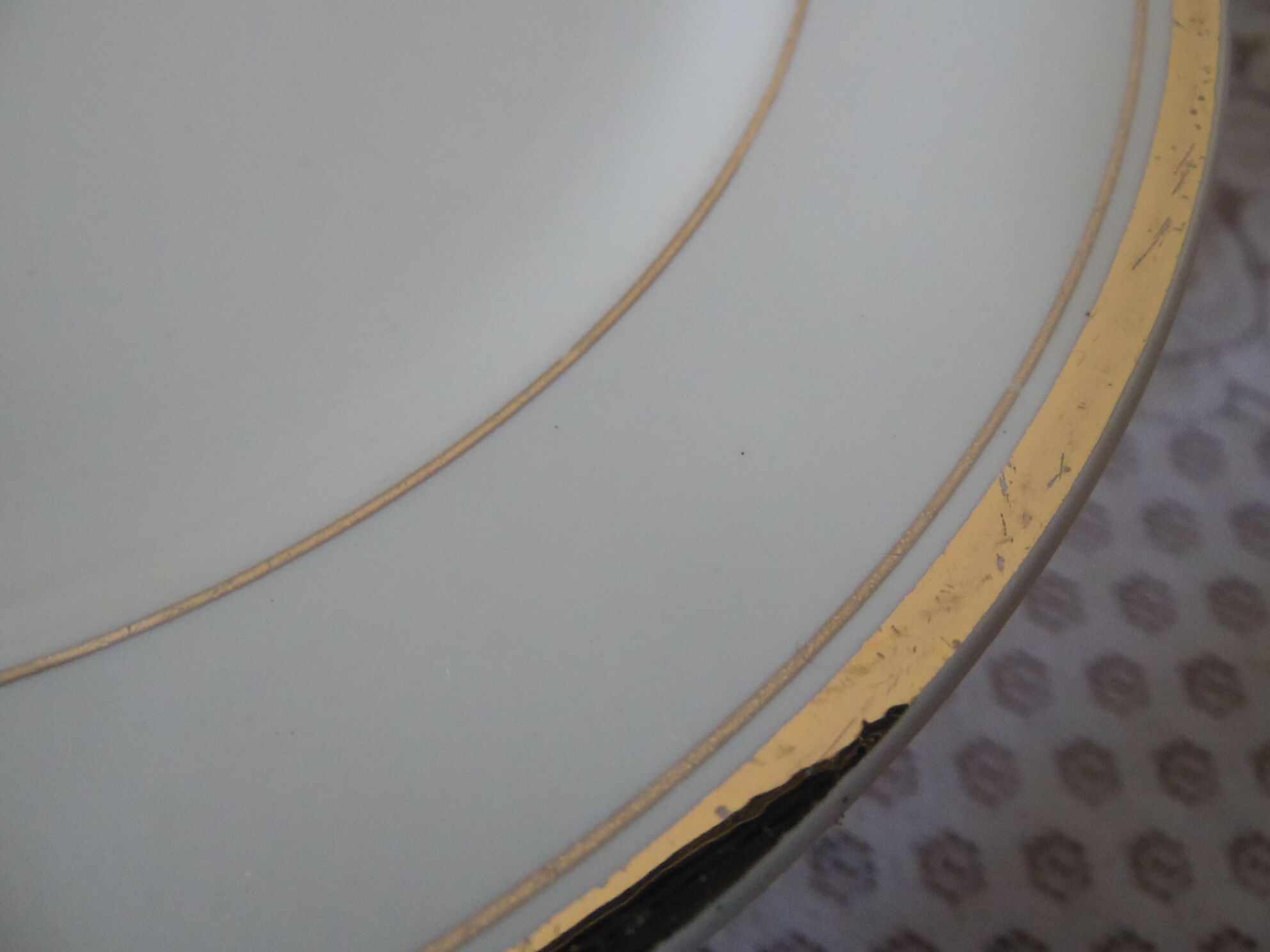 Set of 11 flat white earthenware plates with gold edging