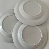 Trio d’assiettes anglaises en faïence fine bleue et blanche, début 20ème