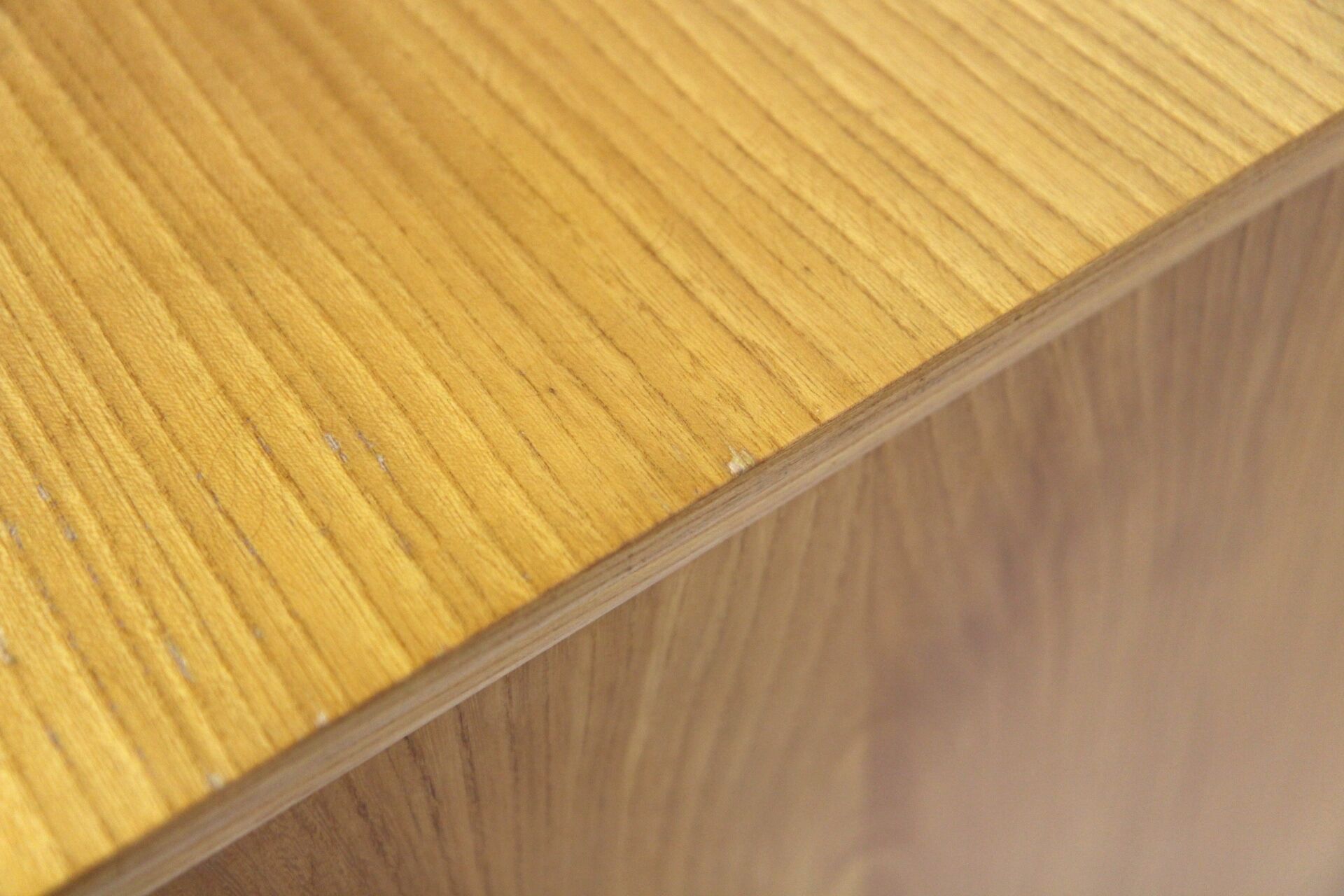 Armoire scandinave en orme Suède 1960