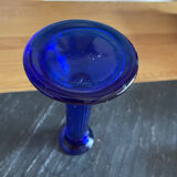 Bougeoir en verre bleu