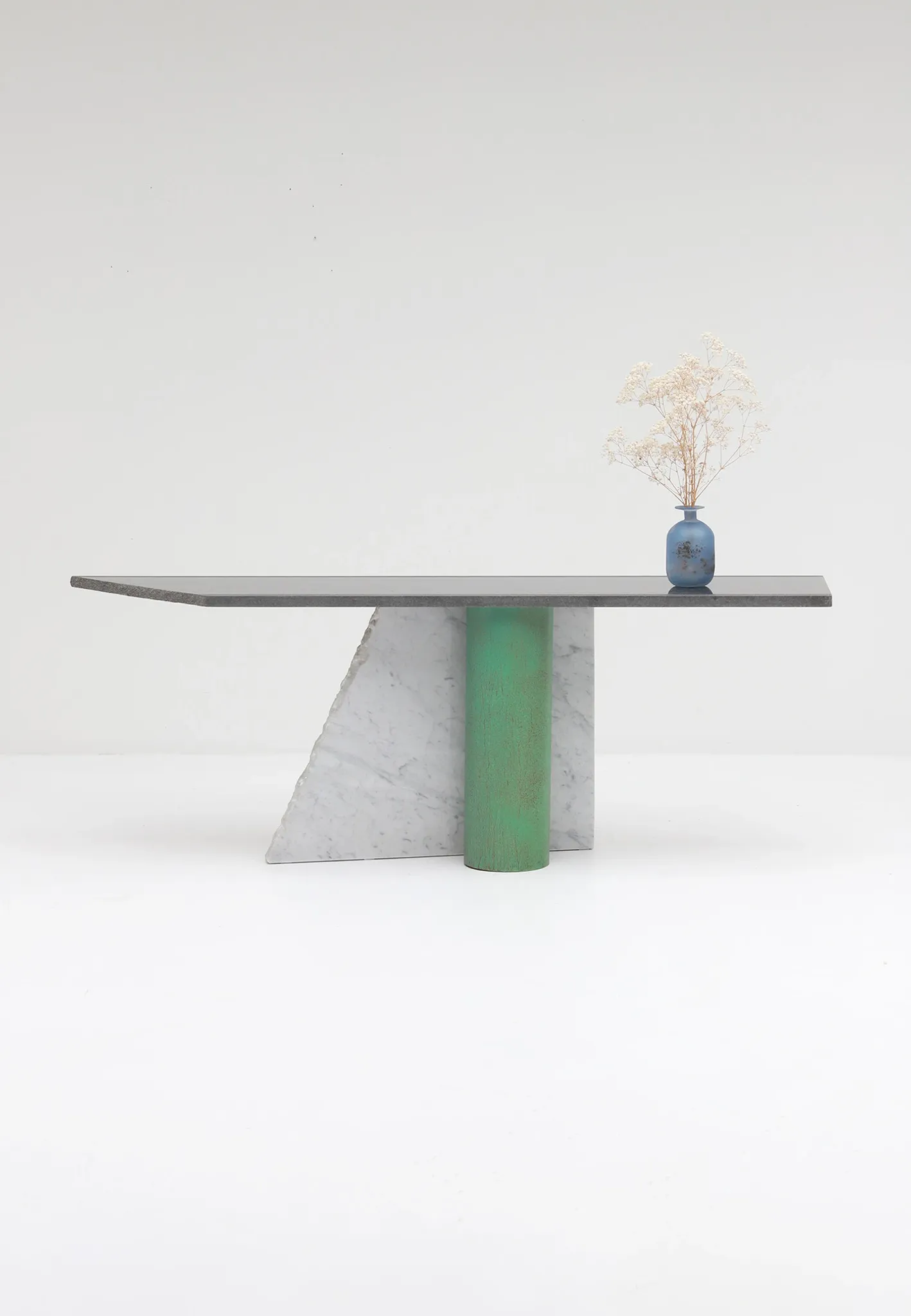 Lella et Massimo Vignelli — Console en ardoise et marbre “Ambiguità” 1983
