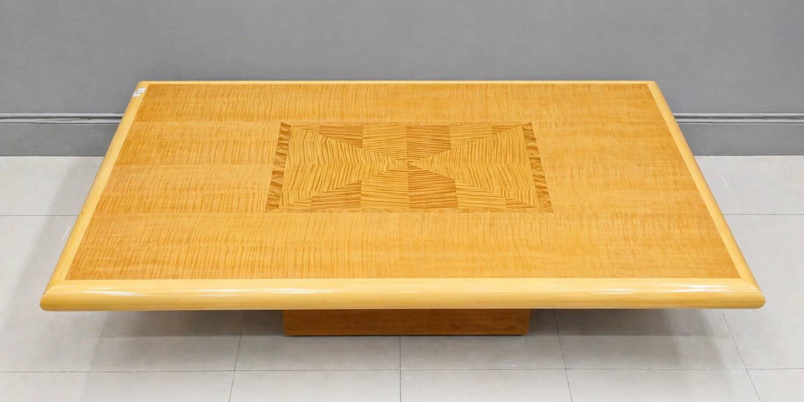 Design coffee table in maple – marquetry top – 1970s vintage style