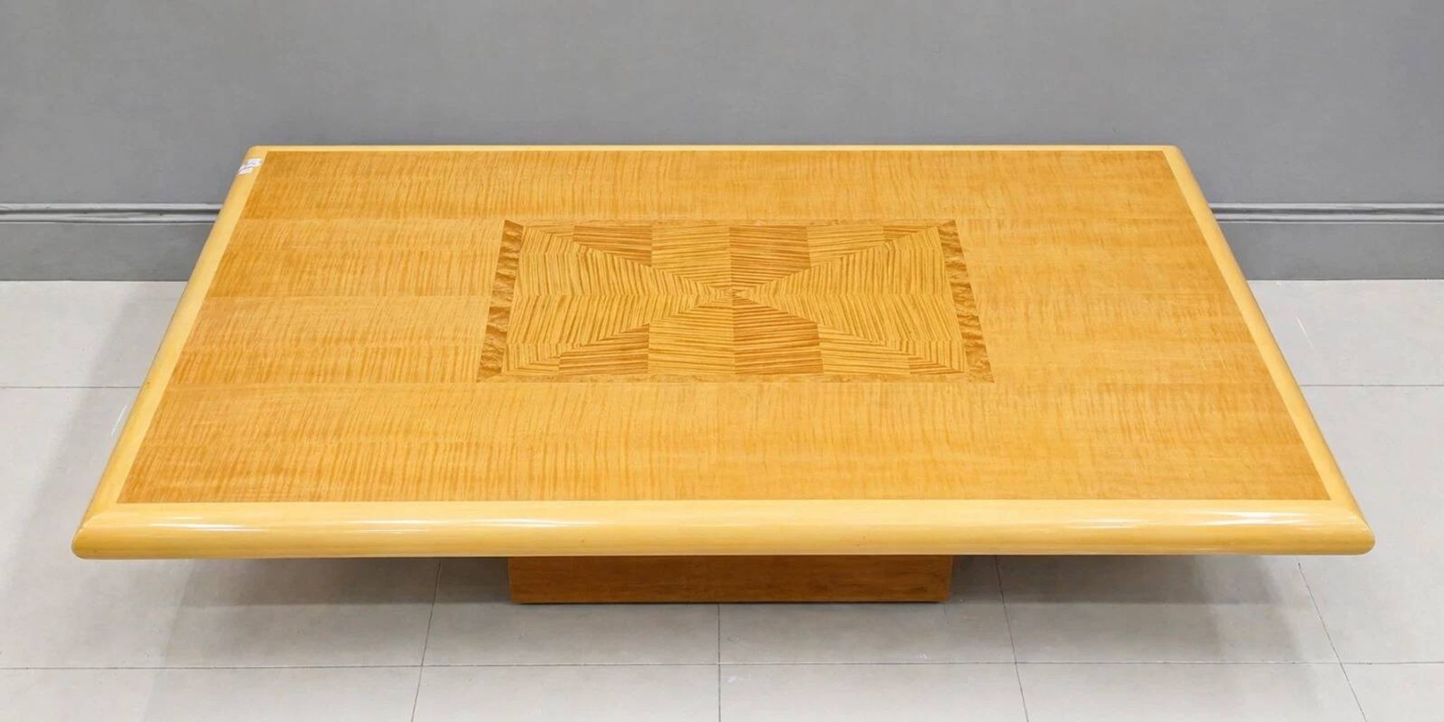 Design coffee table in maple – marquetry top – 1970s vintage style