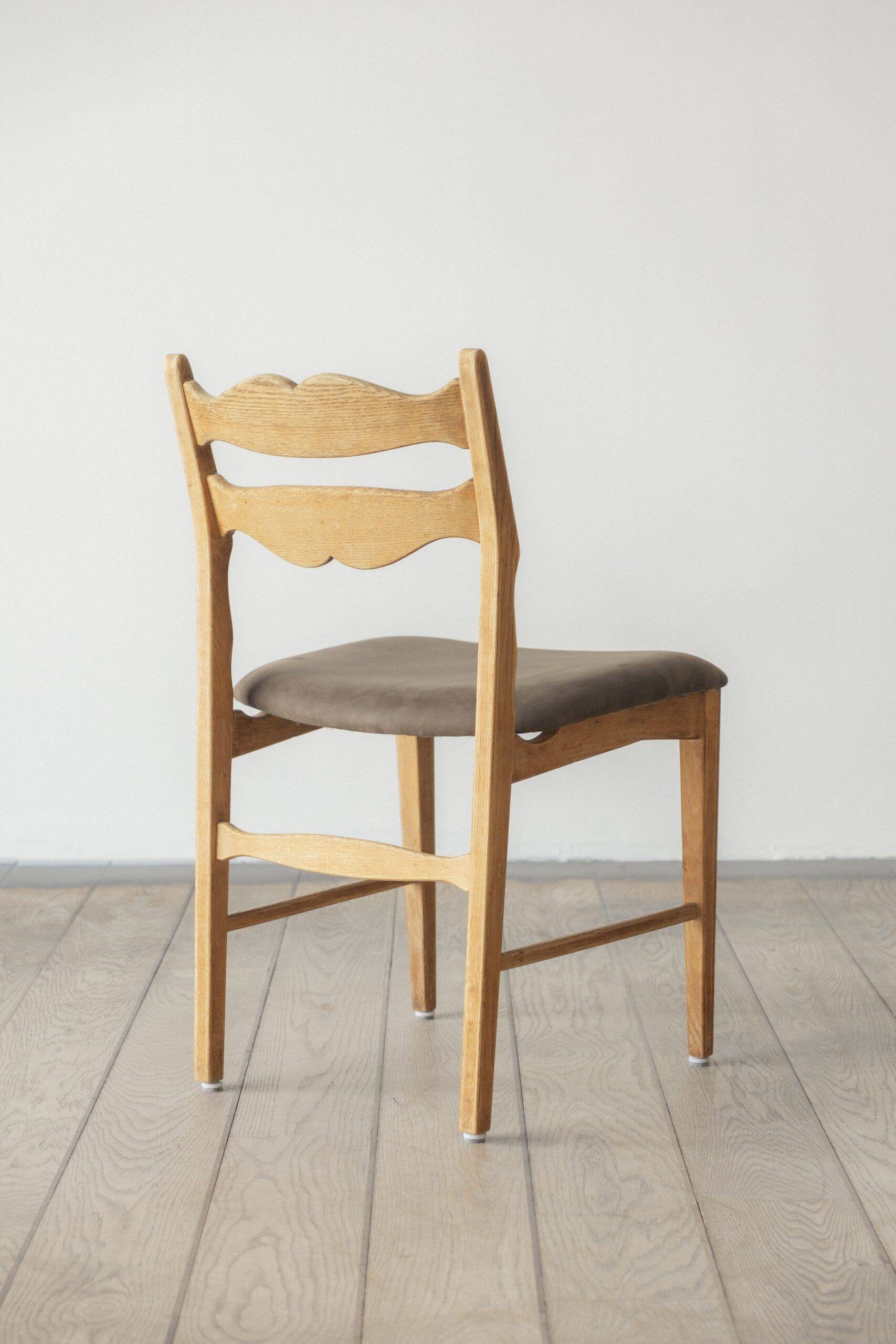 Henning Kjærnulf, chaise de salle à manger en chêne massif (ensemble de six)
