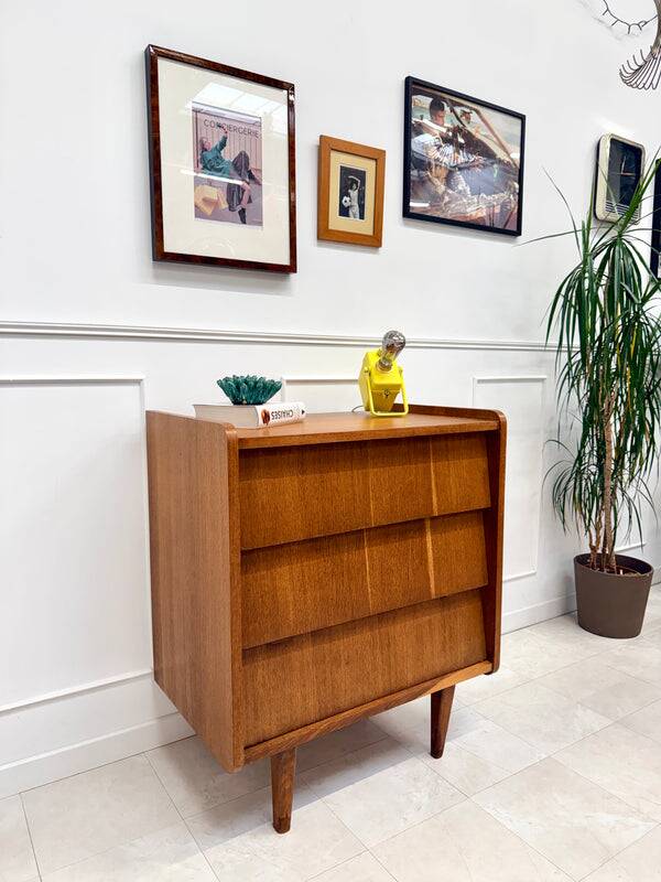 Vintage chest of drawers from the 1950s.