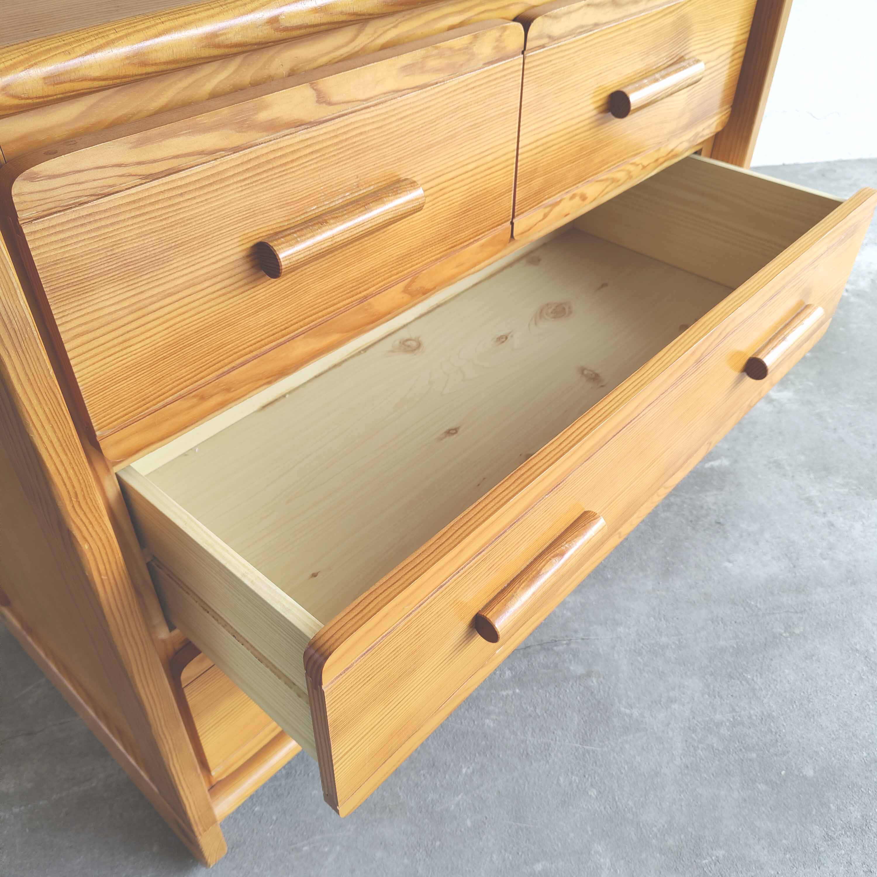 Vintage pine chest of drawers