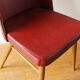 Chaise en skai rouge, pieds compas, années 60