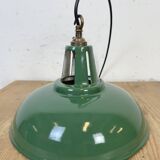Lampe à suspension industrielle en émail vert, années 1960