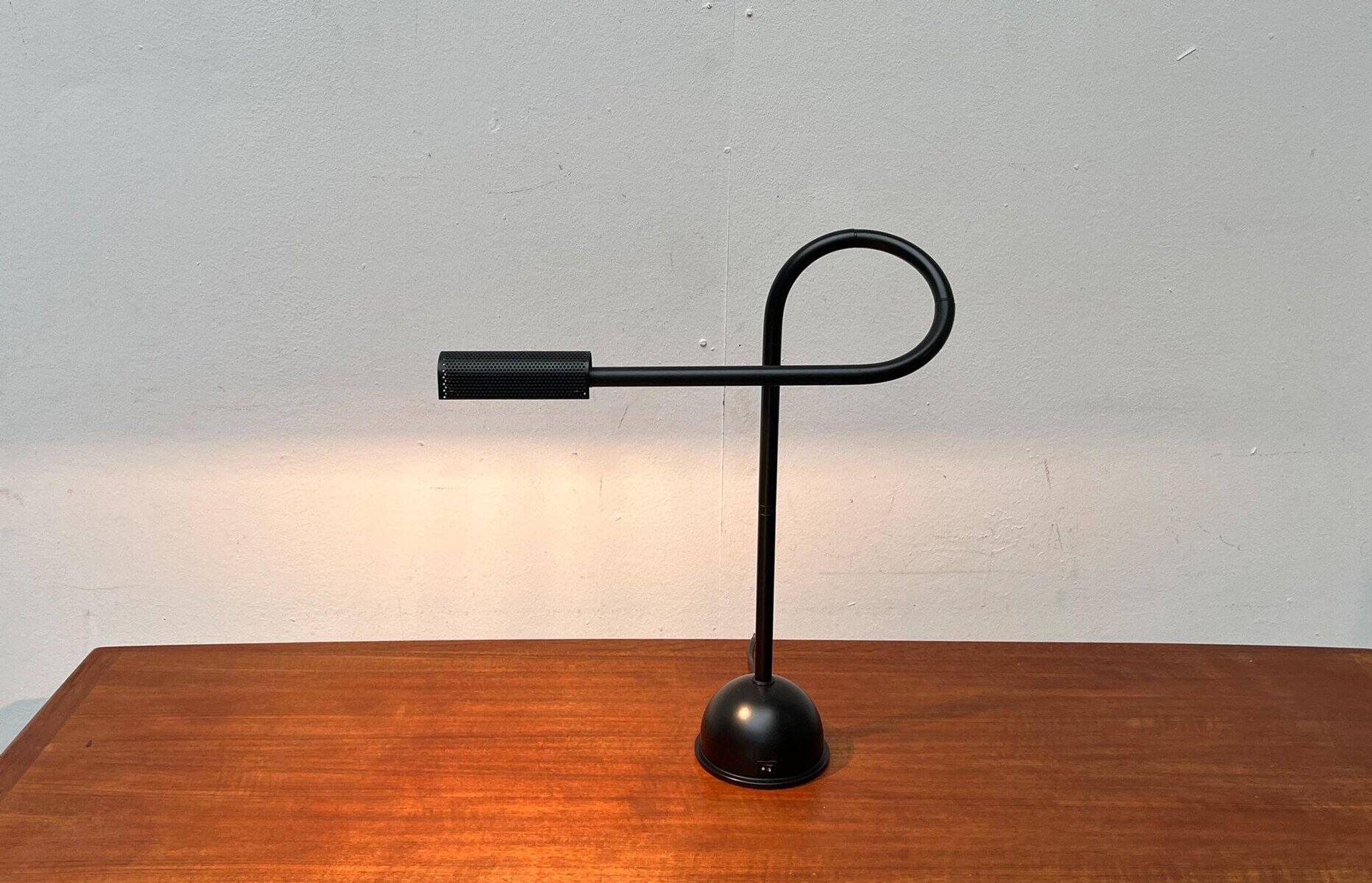 Lampe de table modèle Stringa postmoderne par Hans Ansems pour Luxo, années 1980
