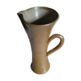 Sandstone vase with 60s cove