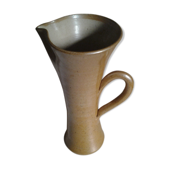 Sandstone vase with 60s cove