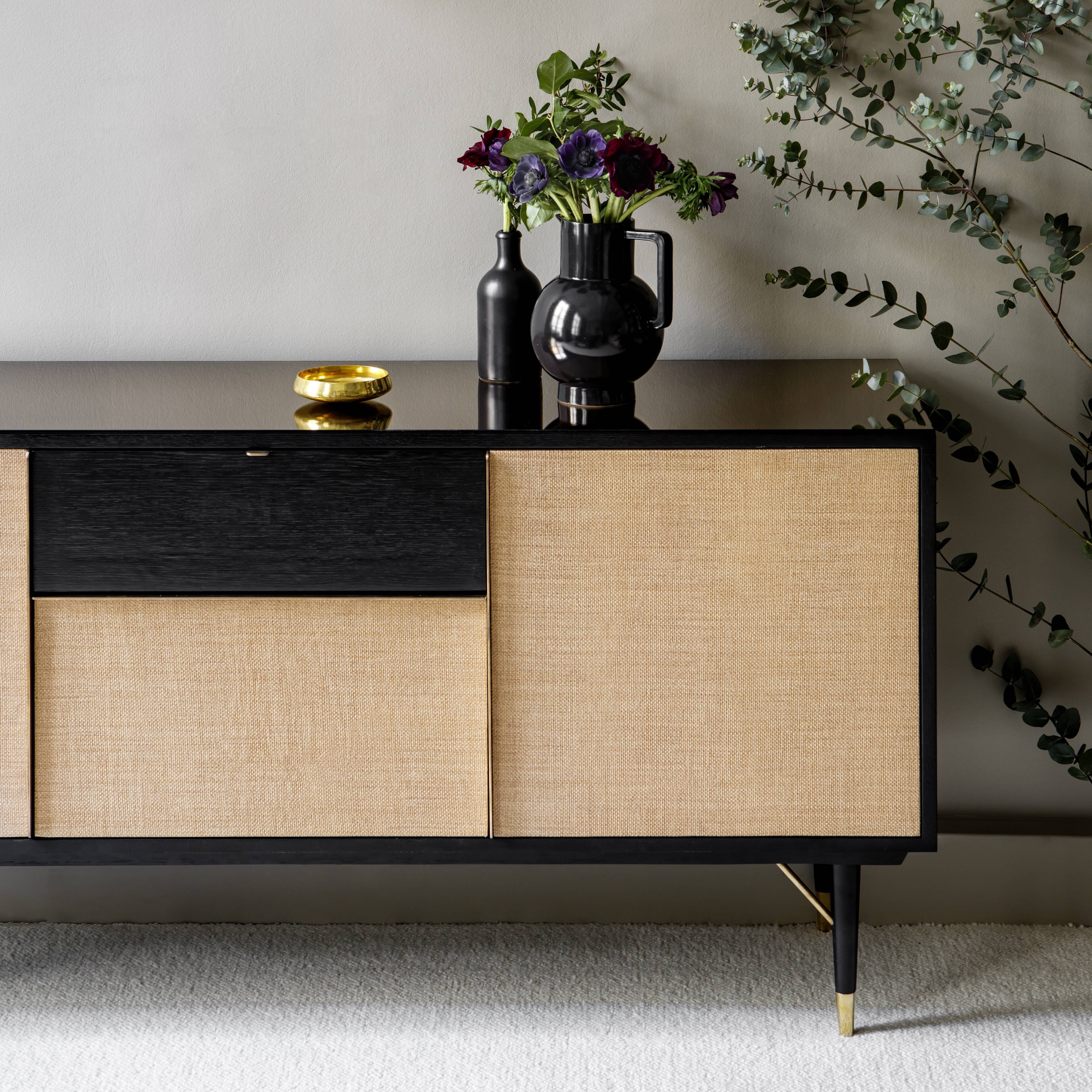 Black mirror enfilade in natural fiber