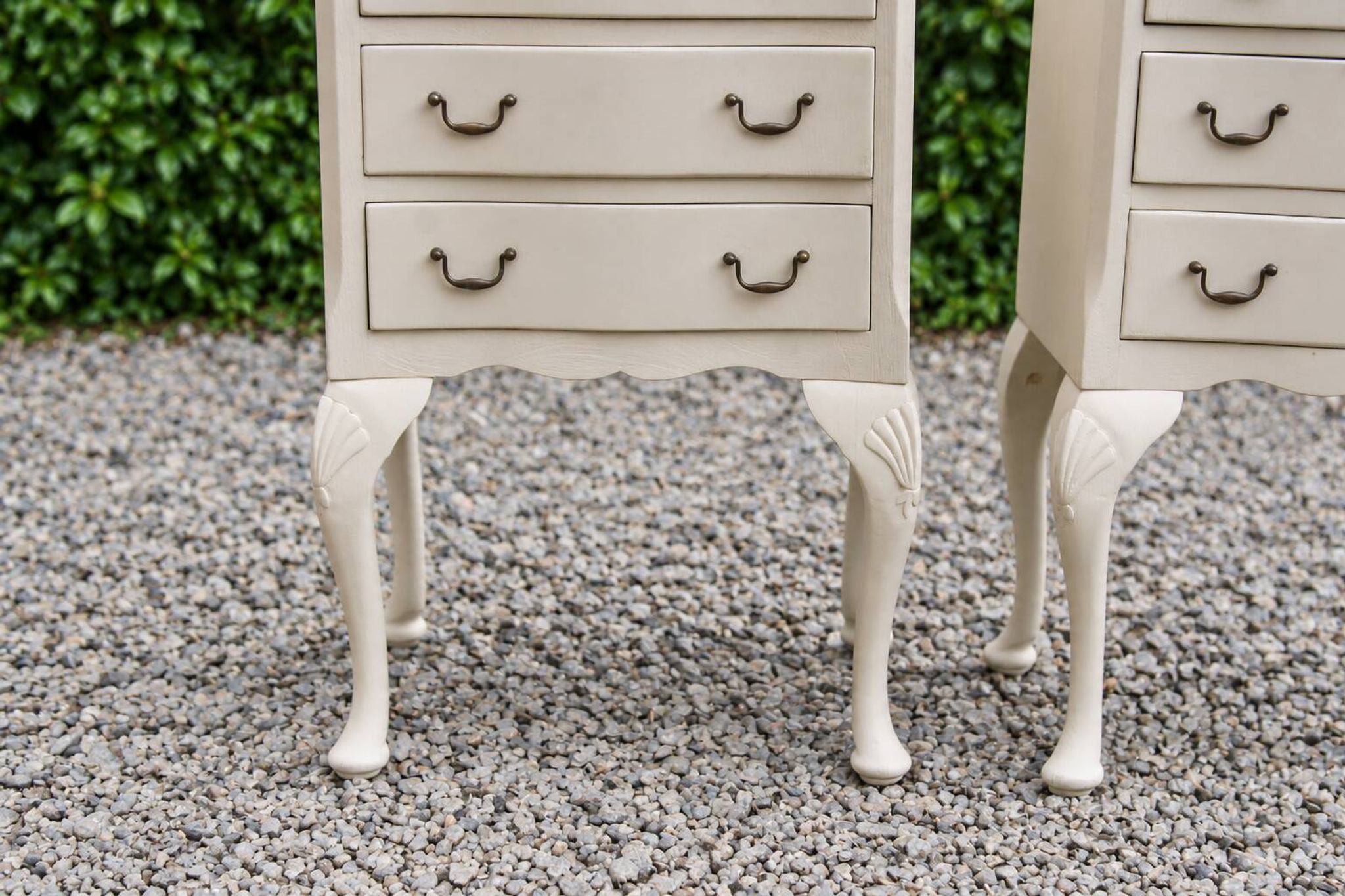 Pair of renovated antique bedside tables – Ivory from Orfèvres Libéron – 3 drawers