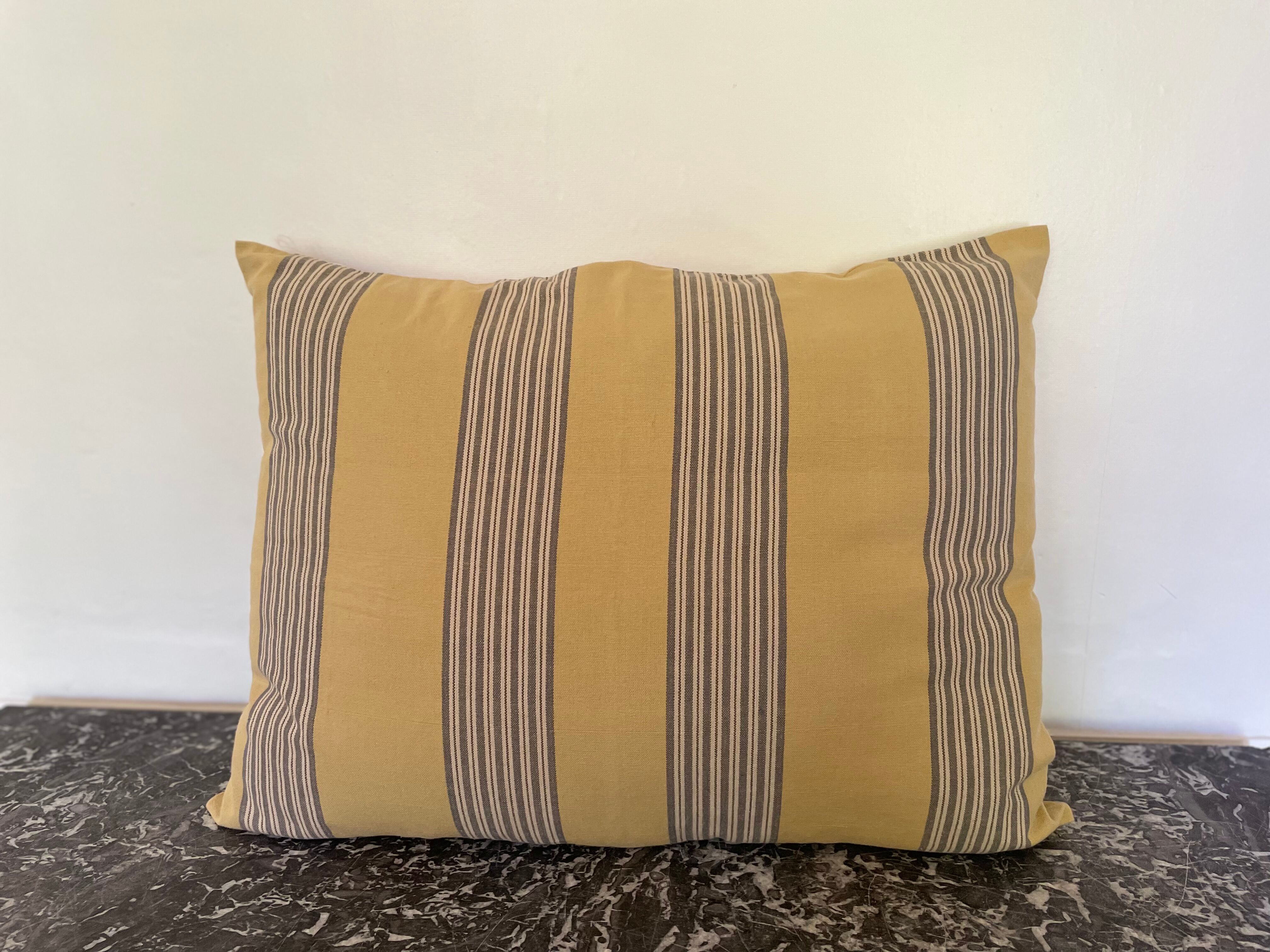 Coussin rayé