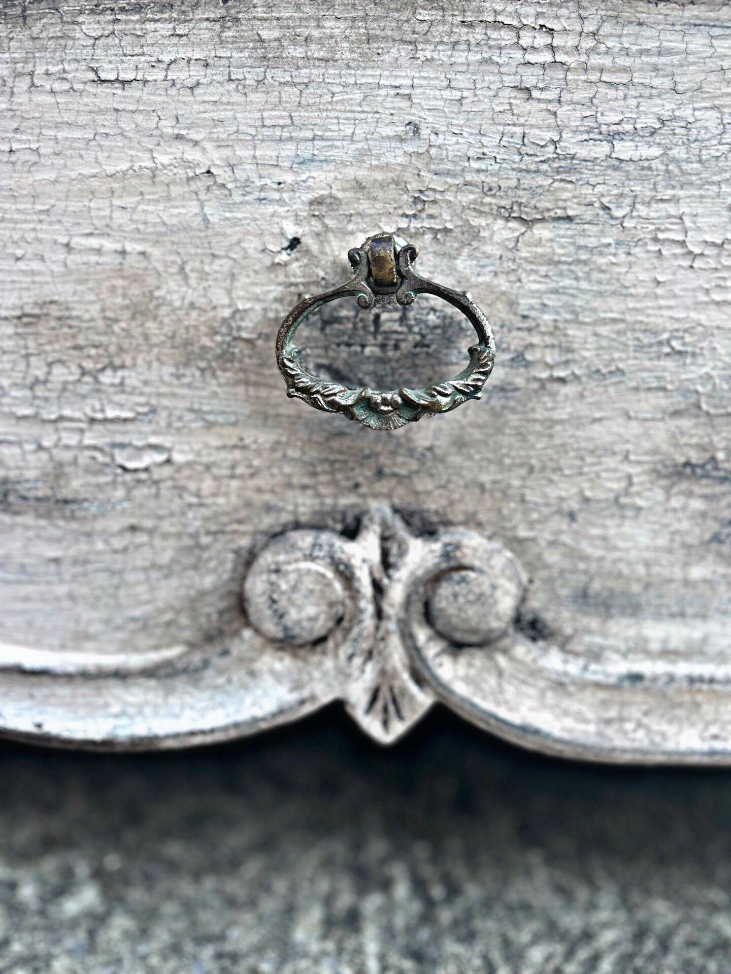 Patinated Tuscan-style bonnetière