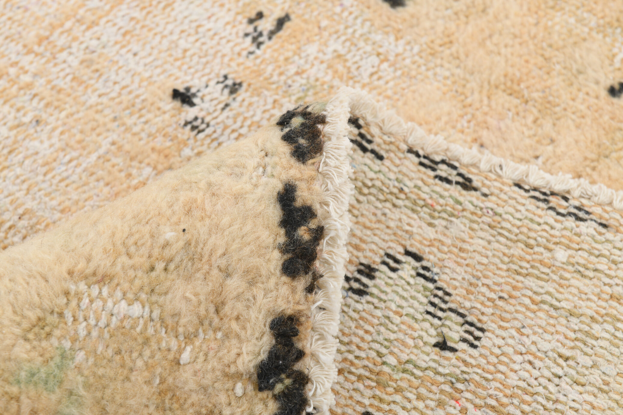 5x8 beige tones wool classic vintage rug 253x166cm