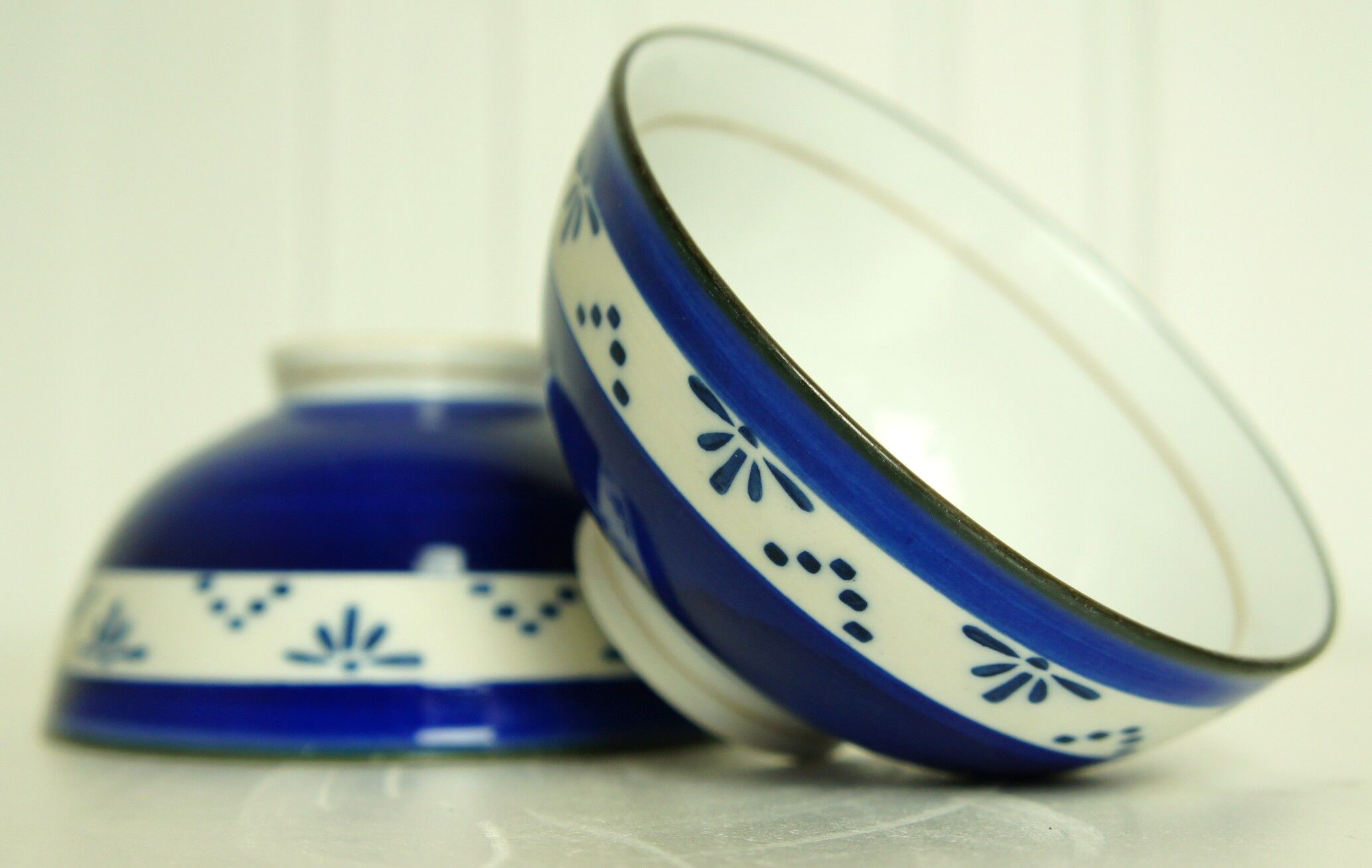 2 painted porcelain bowls