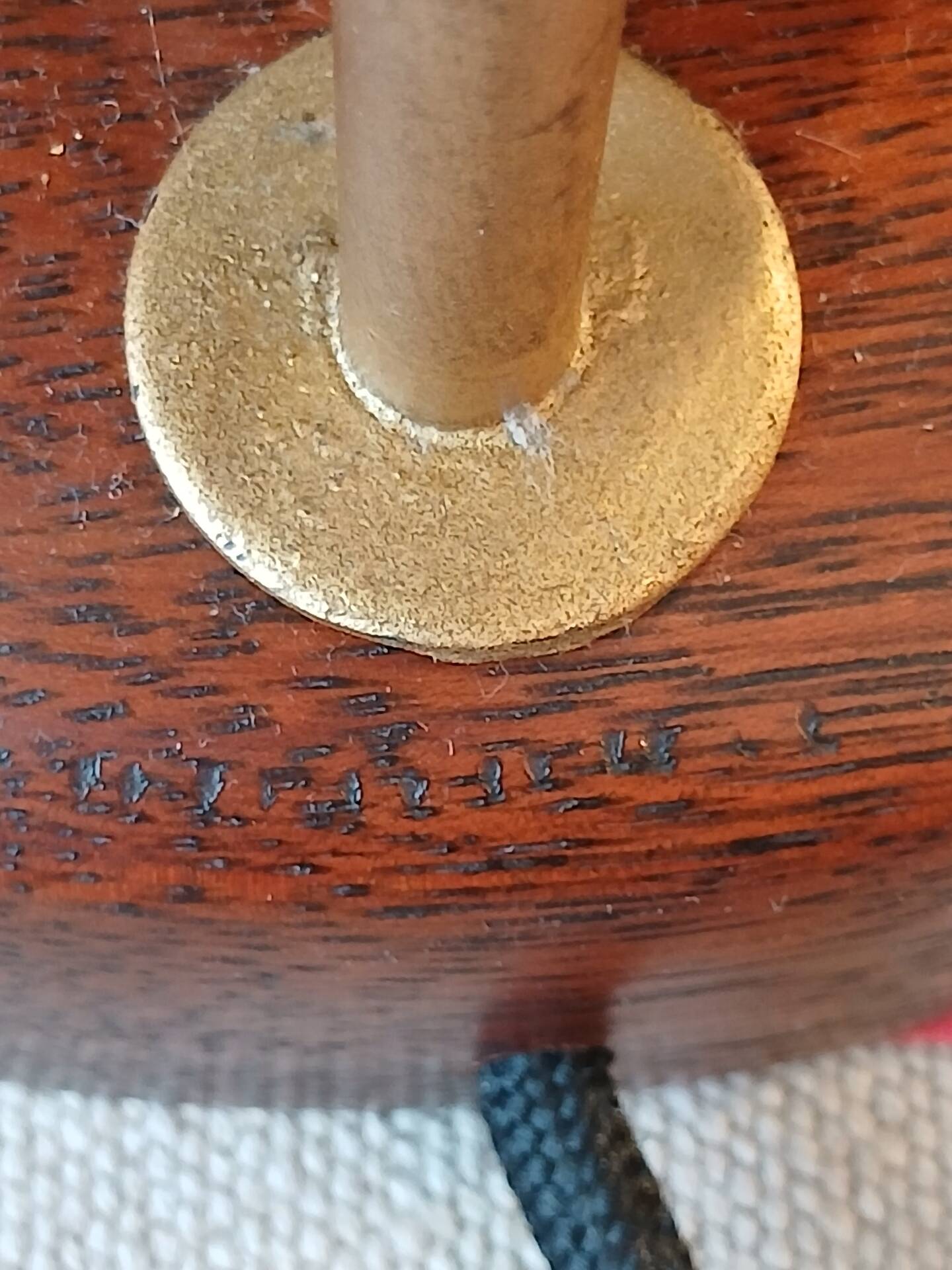 Unique and monumental Siamese bronze lamp from the 19th century, stamped.