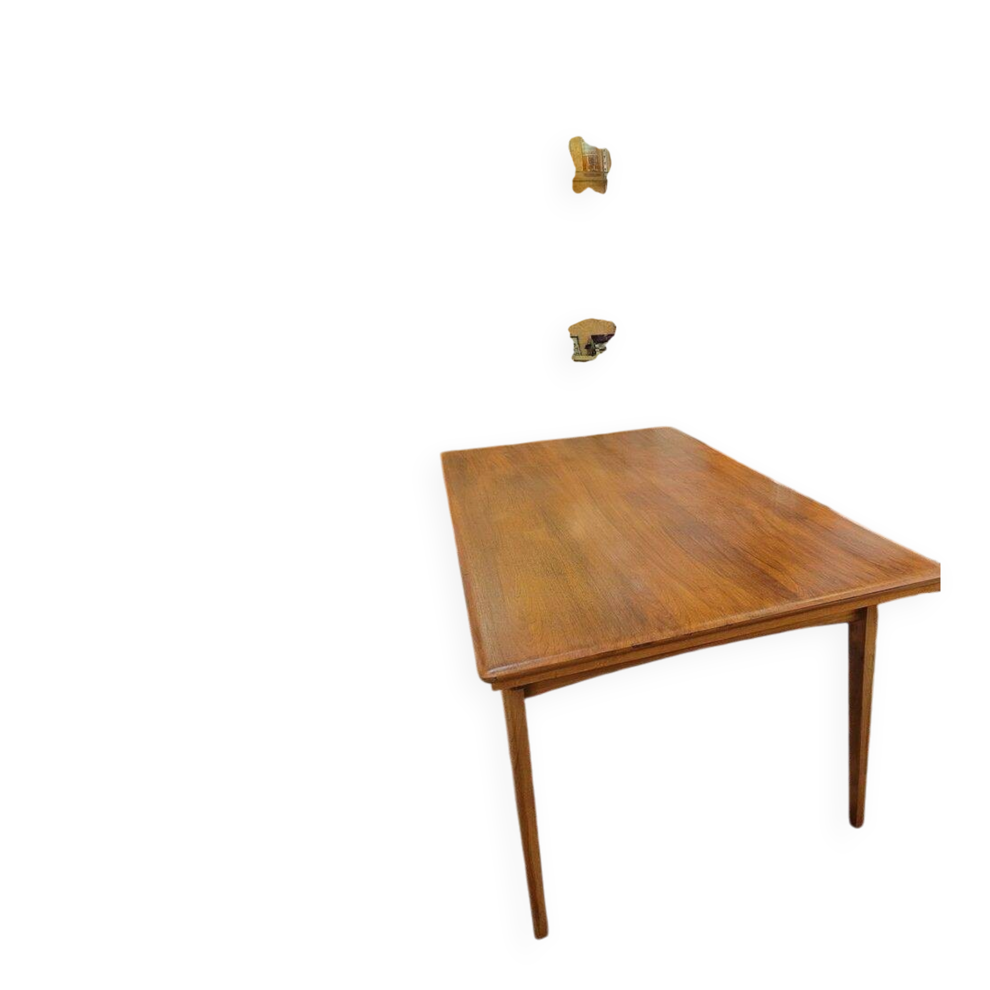 Extendable Scandinavian table