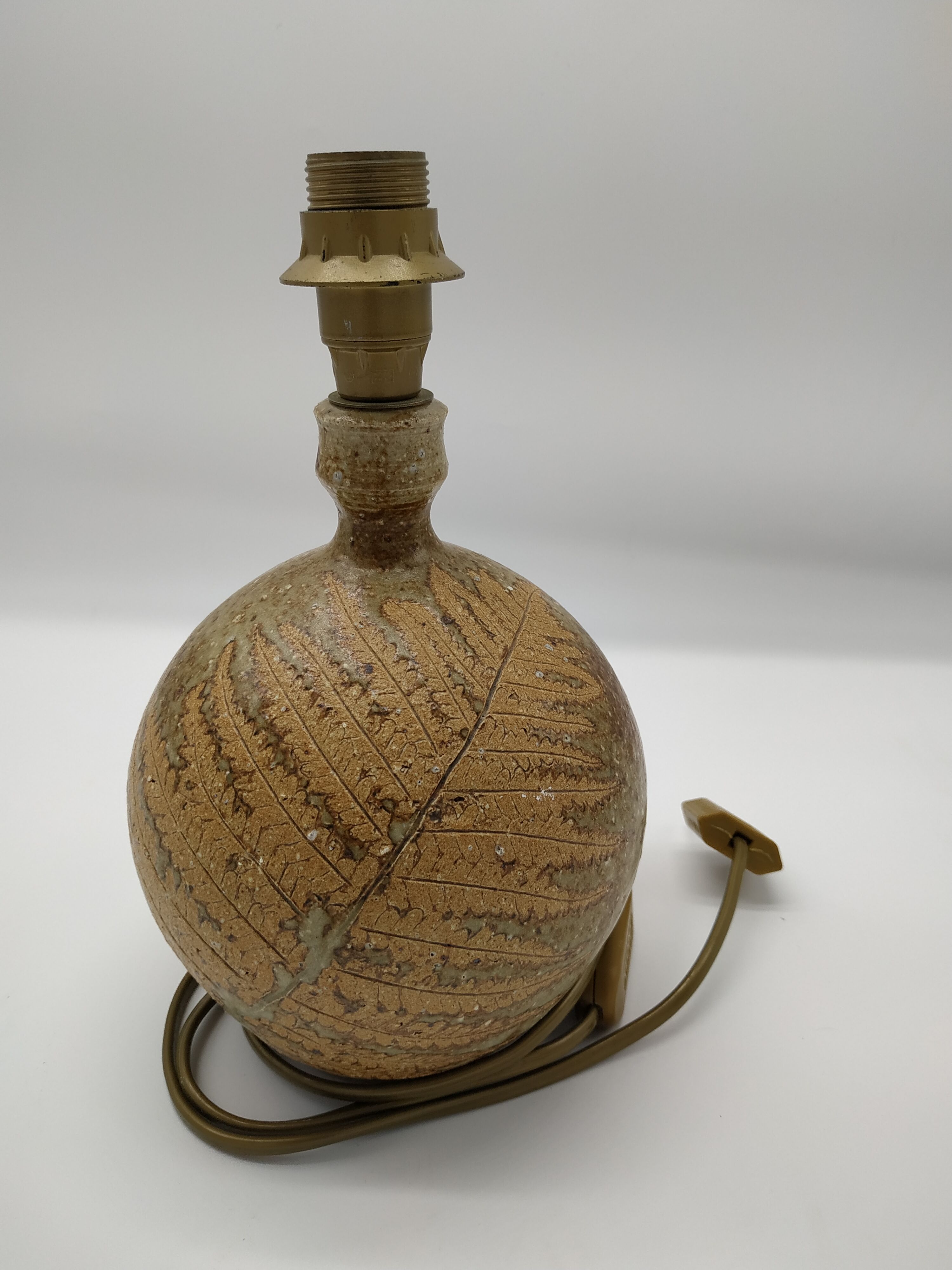 Pied de lampe à la fougère en grès pyrité d'Alain Blanchard
