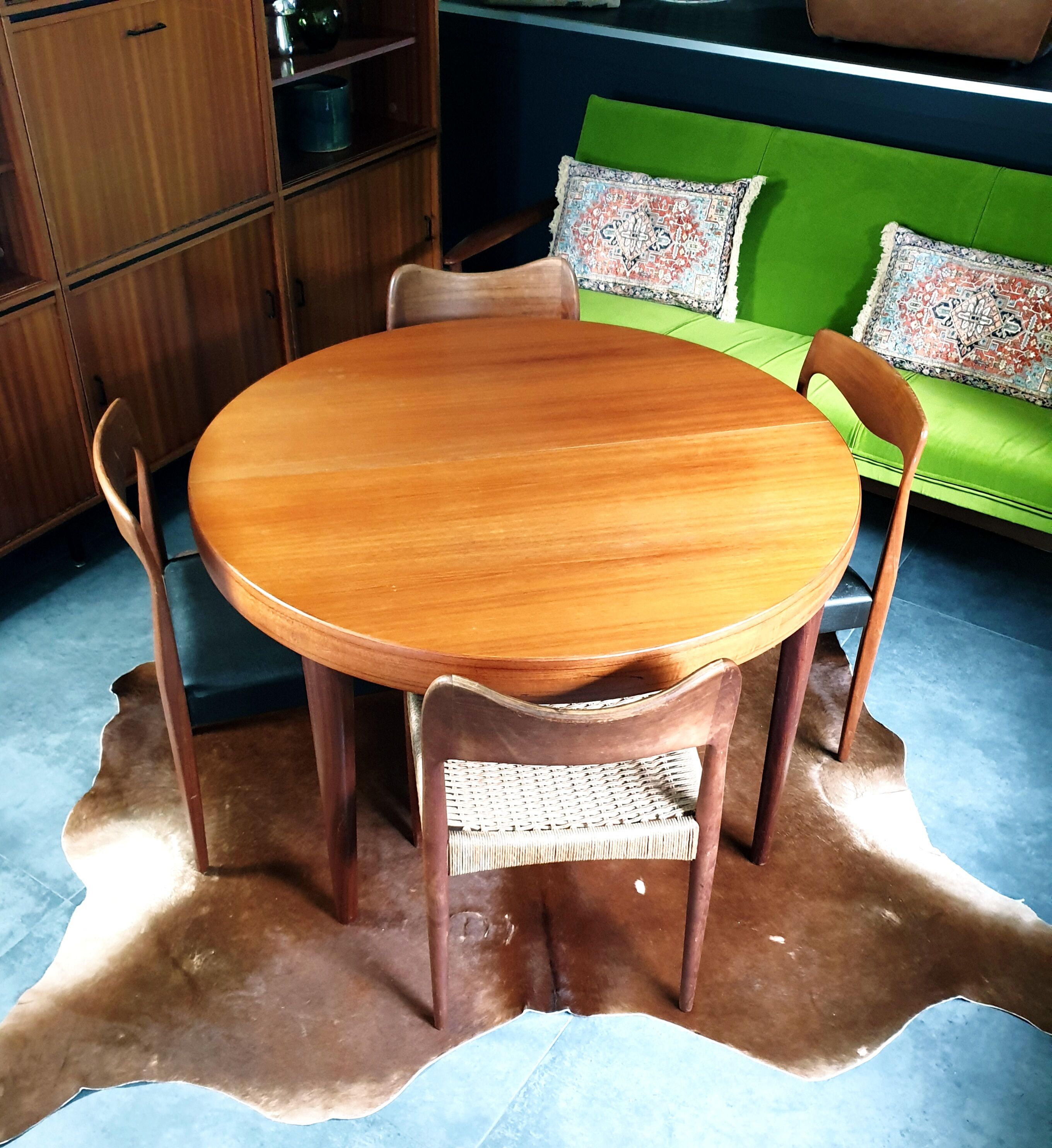 Round table in vintage teak 60s Scandinavian Rochebobois