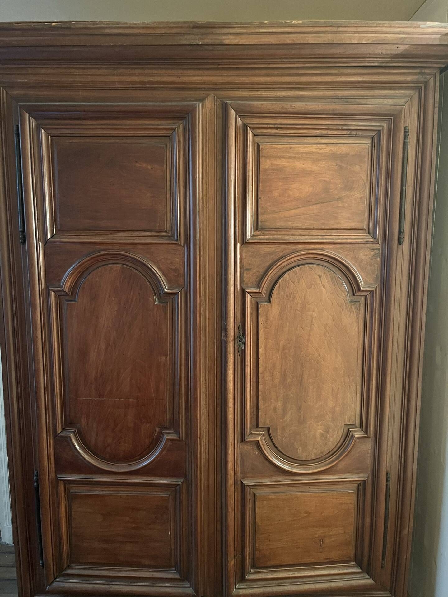 Louis XIV walnut wardrobe with arched panels – 18th century
