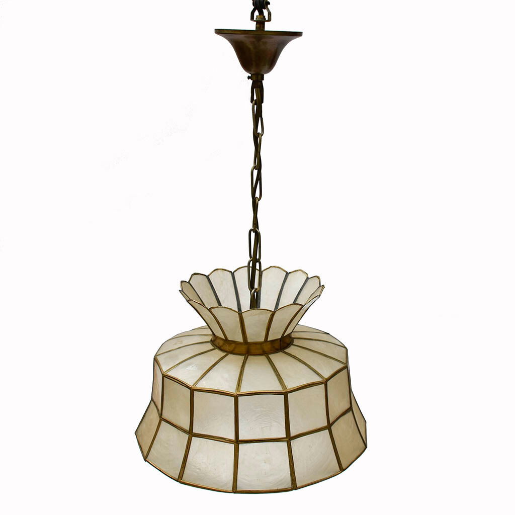 Round ceiling chandelier in mother-of-pearl