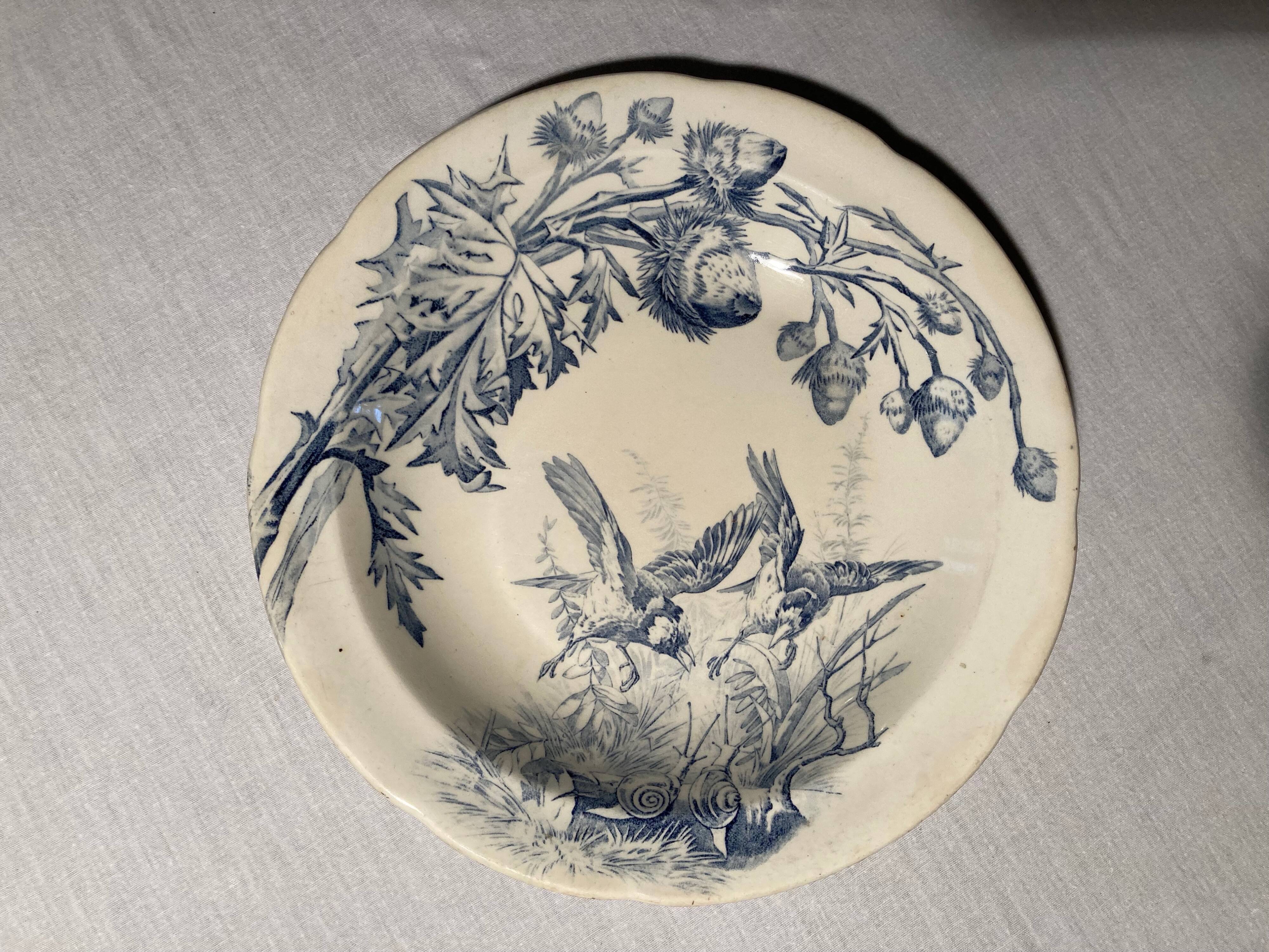 Plat rond en terre de fer, Clairefontaine, modèle Chardon, fin XIXe