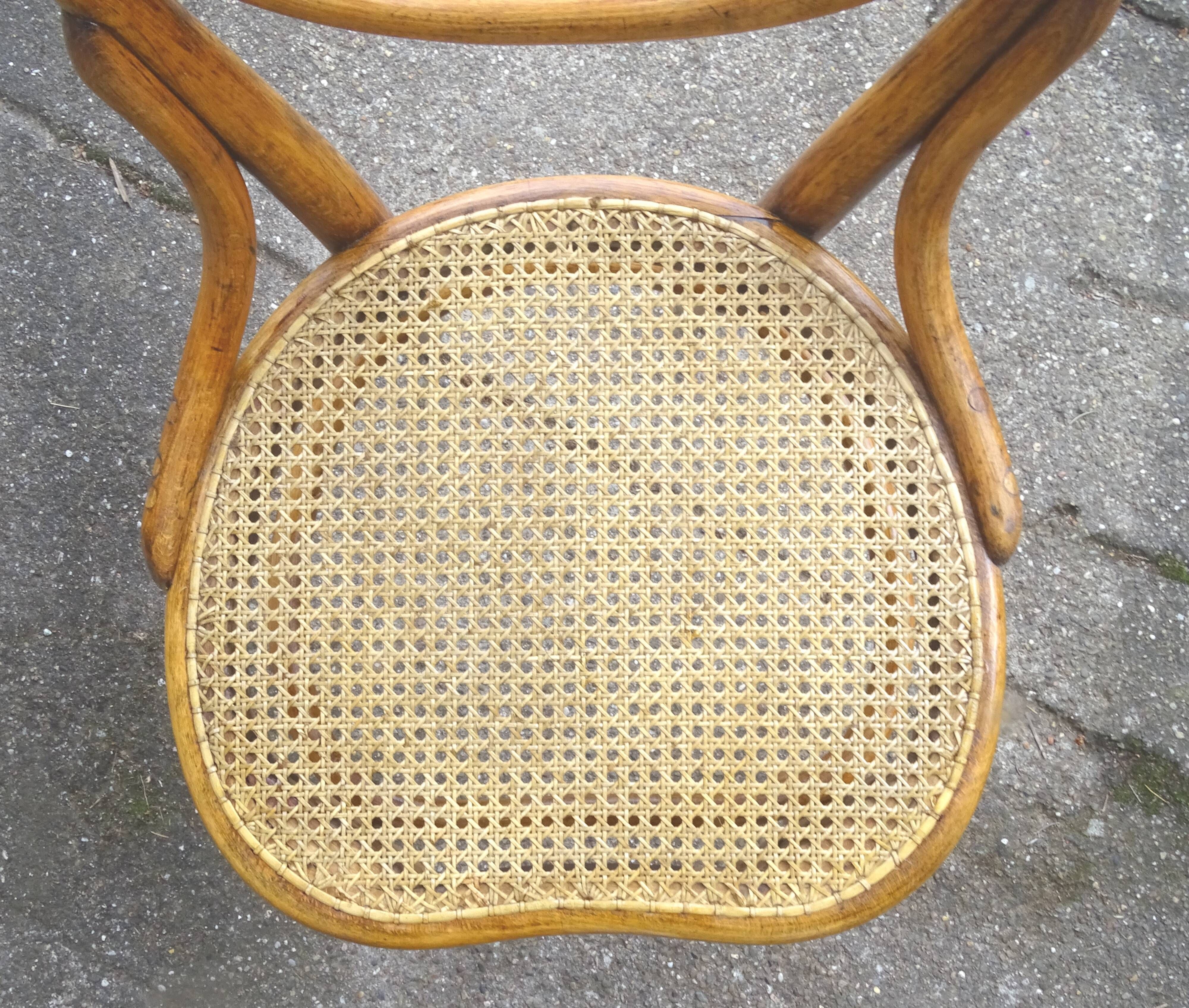 Lot of 2 chairs canne bistro heart Thonet no.28 circa 1890