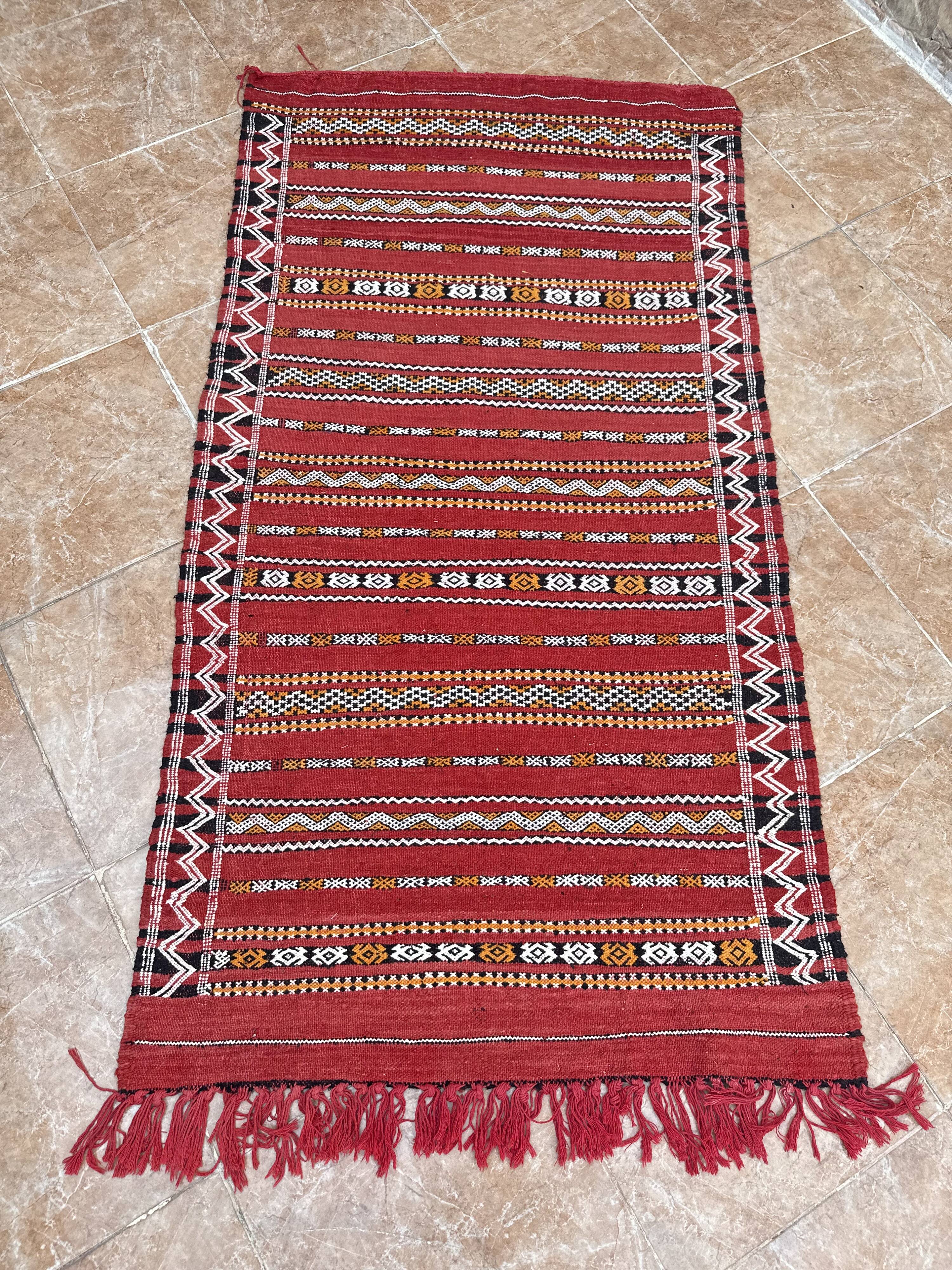 Moroccan Berber rug handwoven 100% organic wool from