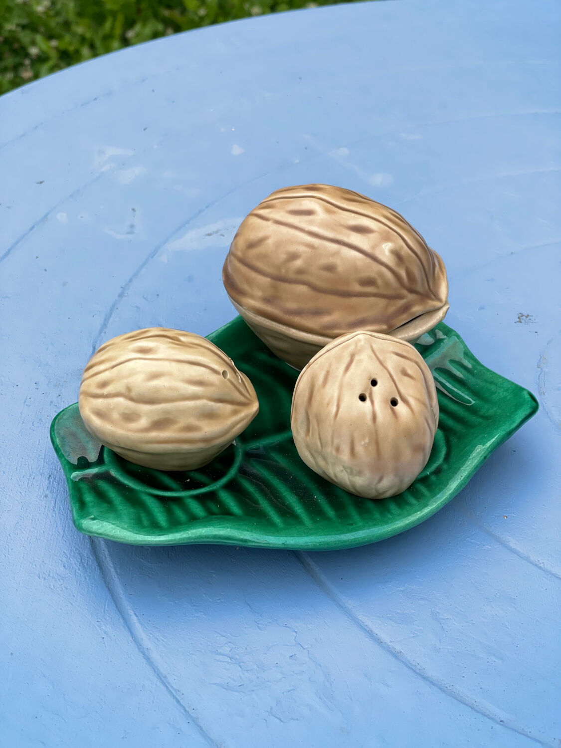 Salt, mustard pepper nut shape