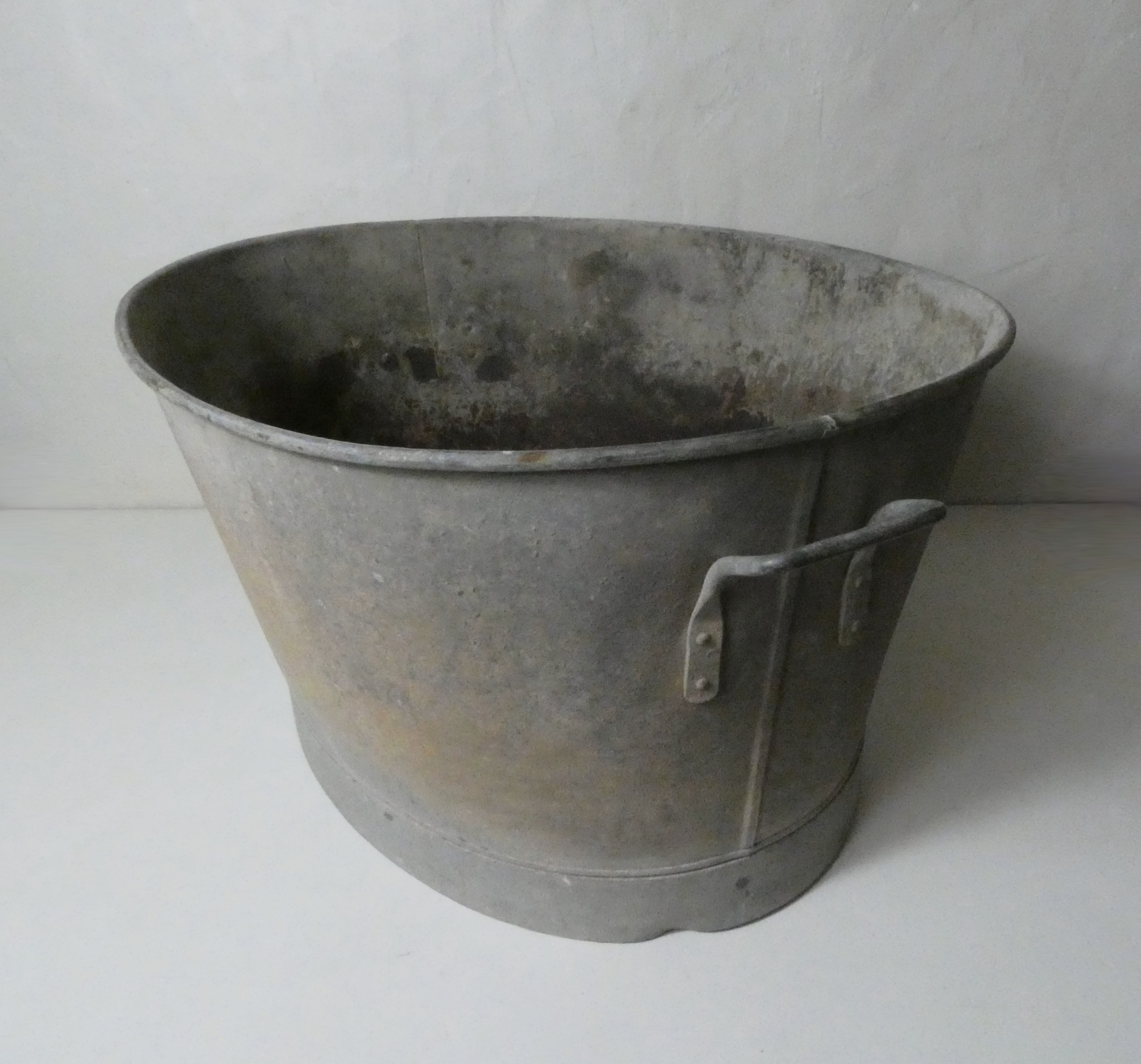 Old basin bath galvanized zinc oval