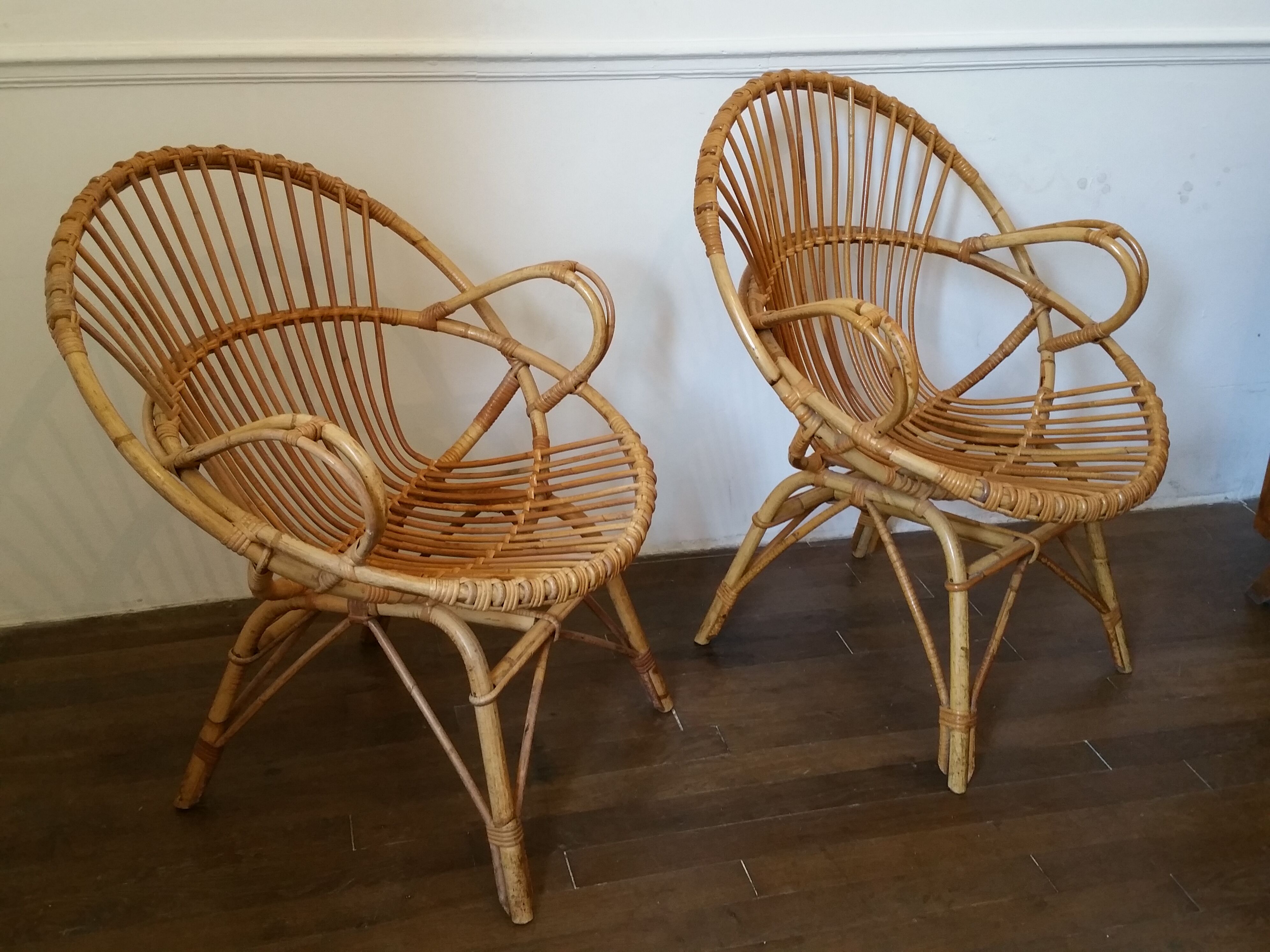 Paire de fauteuils corbeille